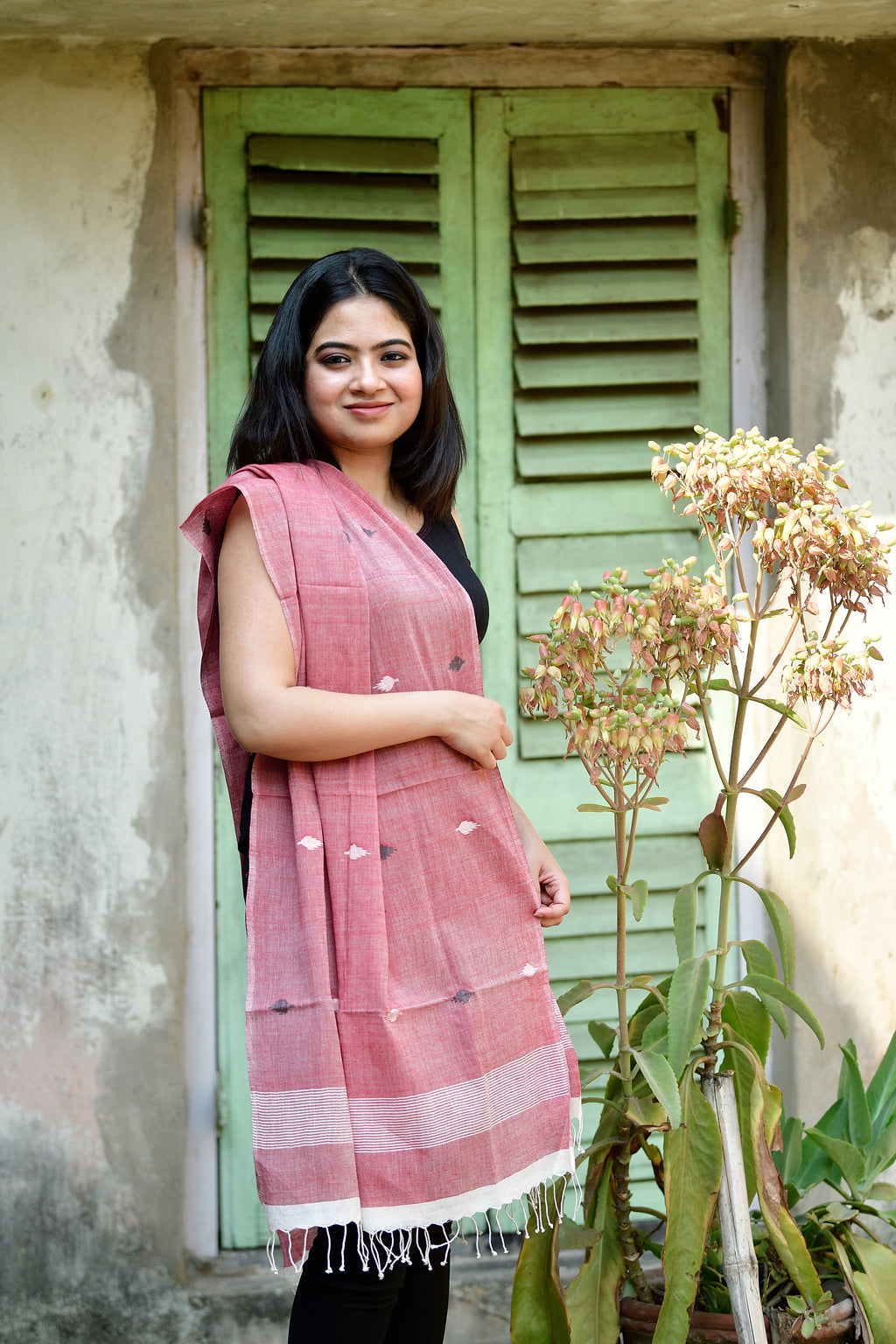 Jamdani stole - pale pink image 0