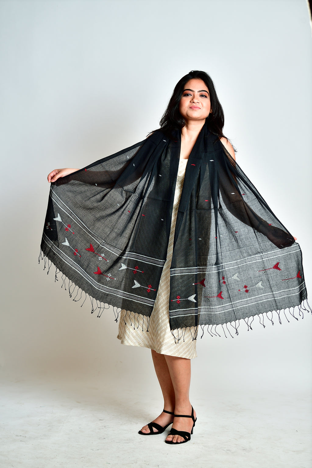 Jamdani stole - black image 2