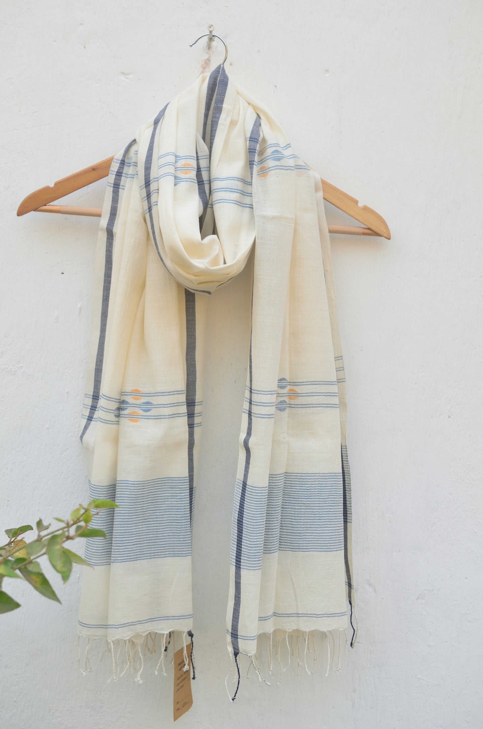 Handwoven Jamdani stole - offwhite image 2