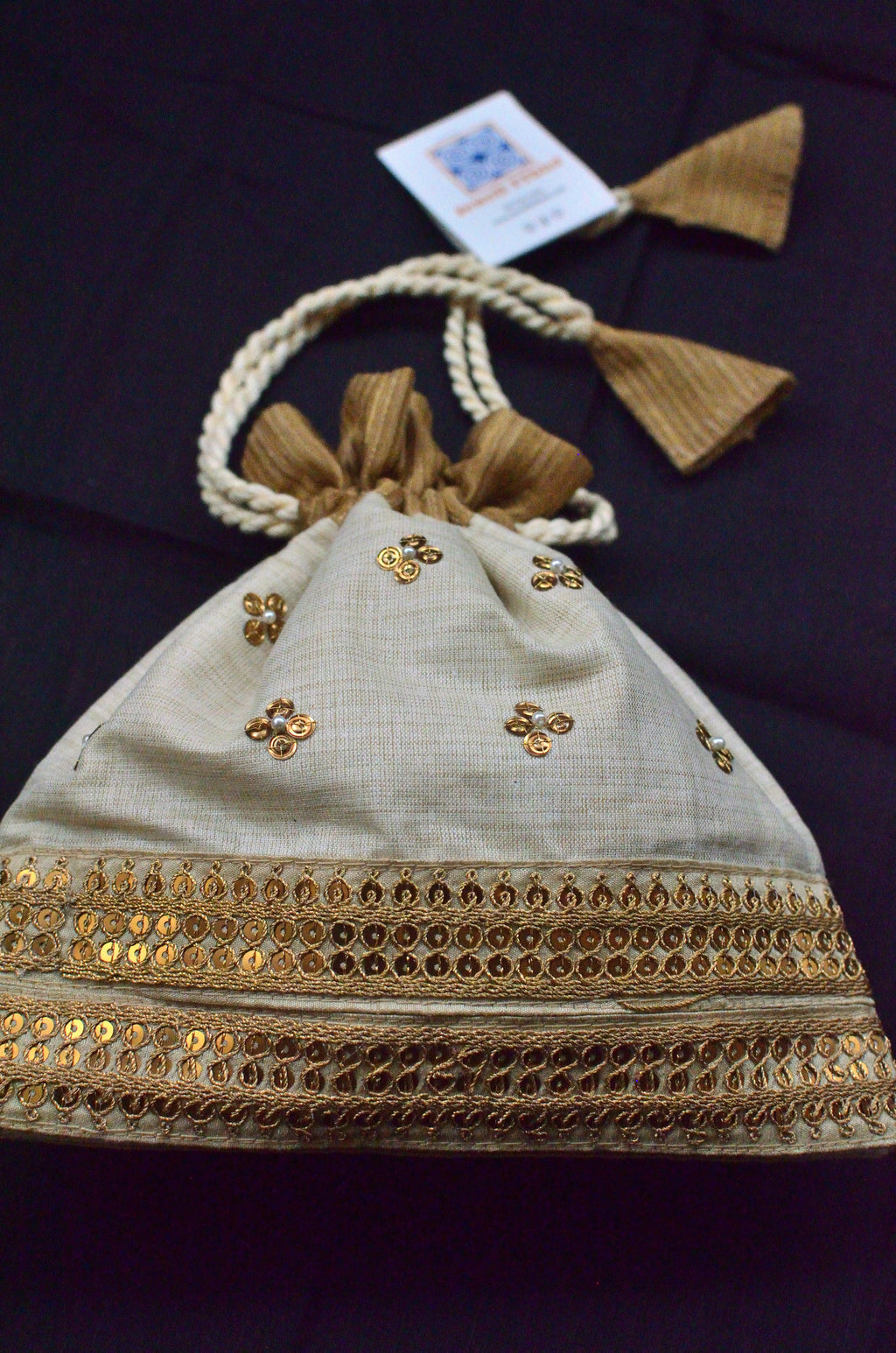 Annapurna - Off while and golden potli image 2