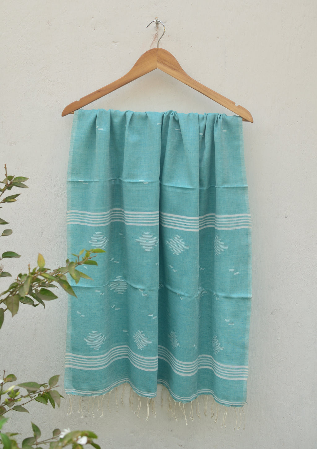 Handwoven Jamdani stole in aqua blue image 2