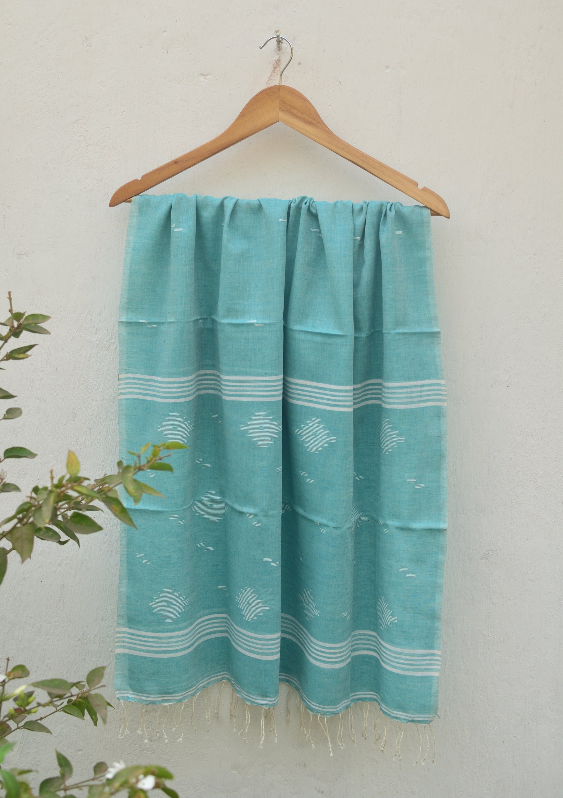 Handwoven Jamdani stole in aqua blue image 2