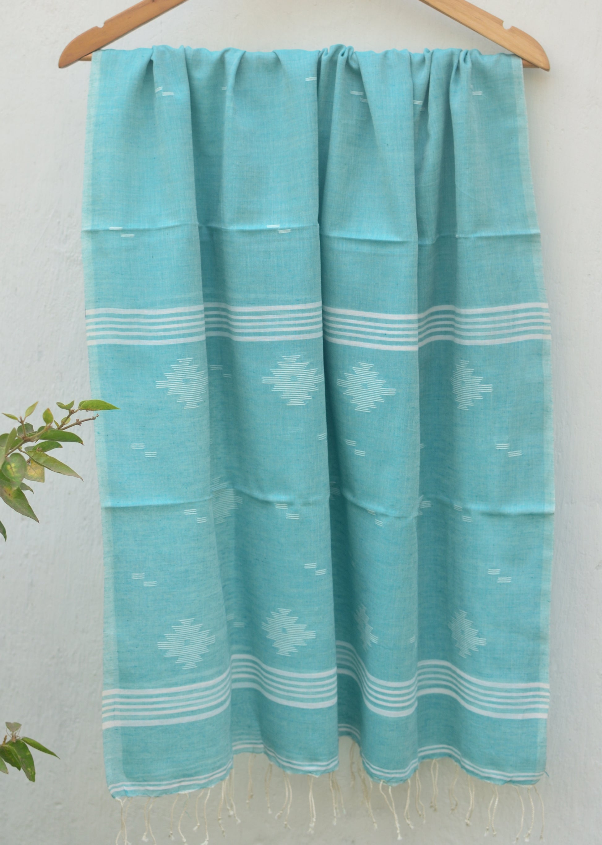 Handwoven Jamdani stole in aqua blue image 3