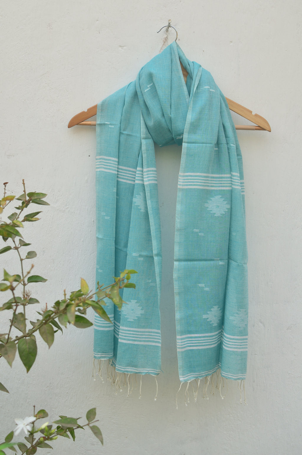 Handwoven Jamdani stole in aqua blue image 0