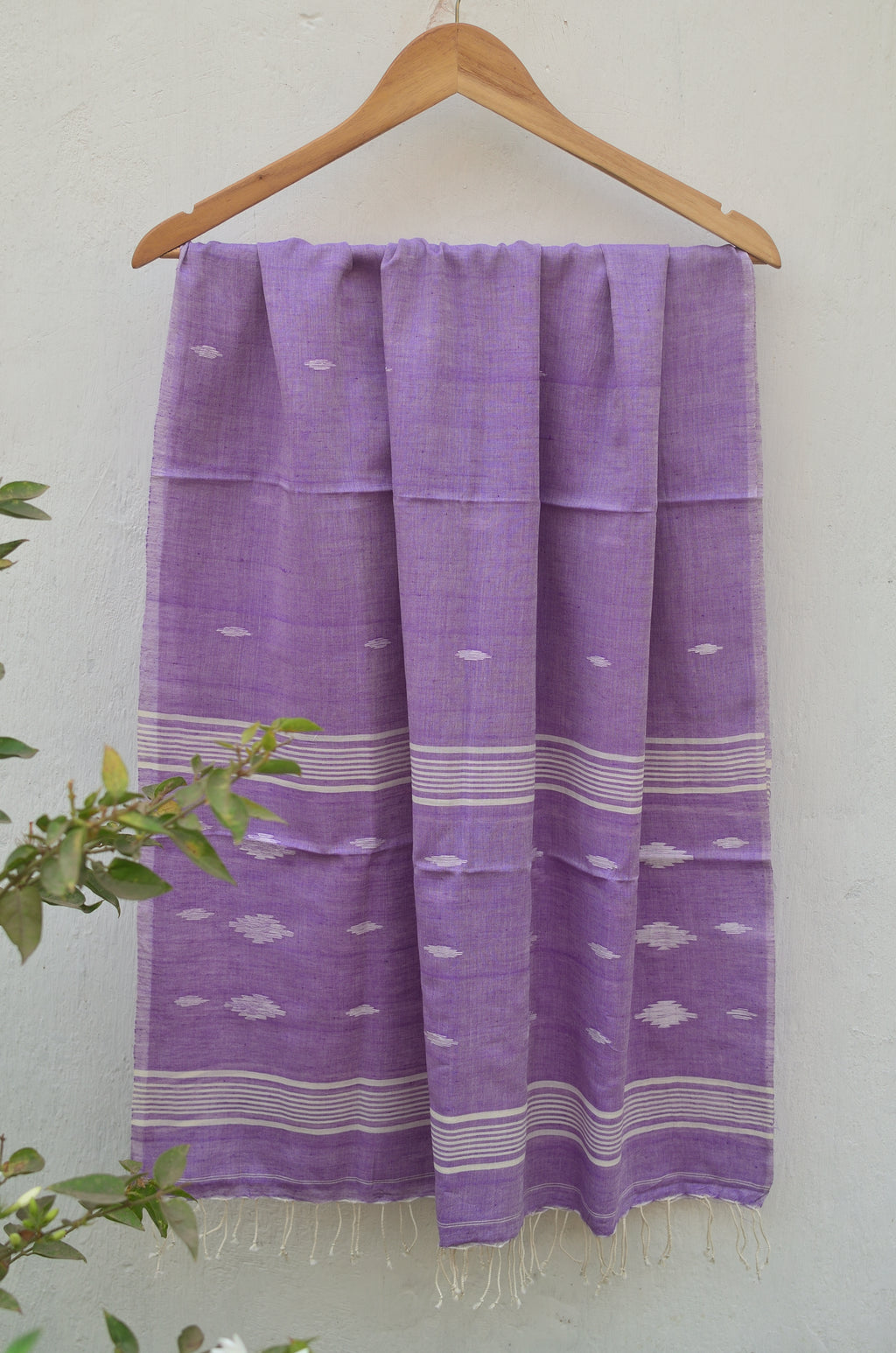 Handwoven Jamdani stole in lavender image 2