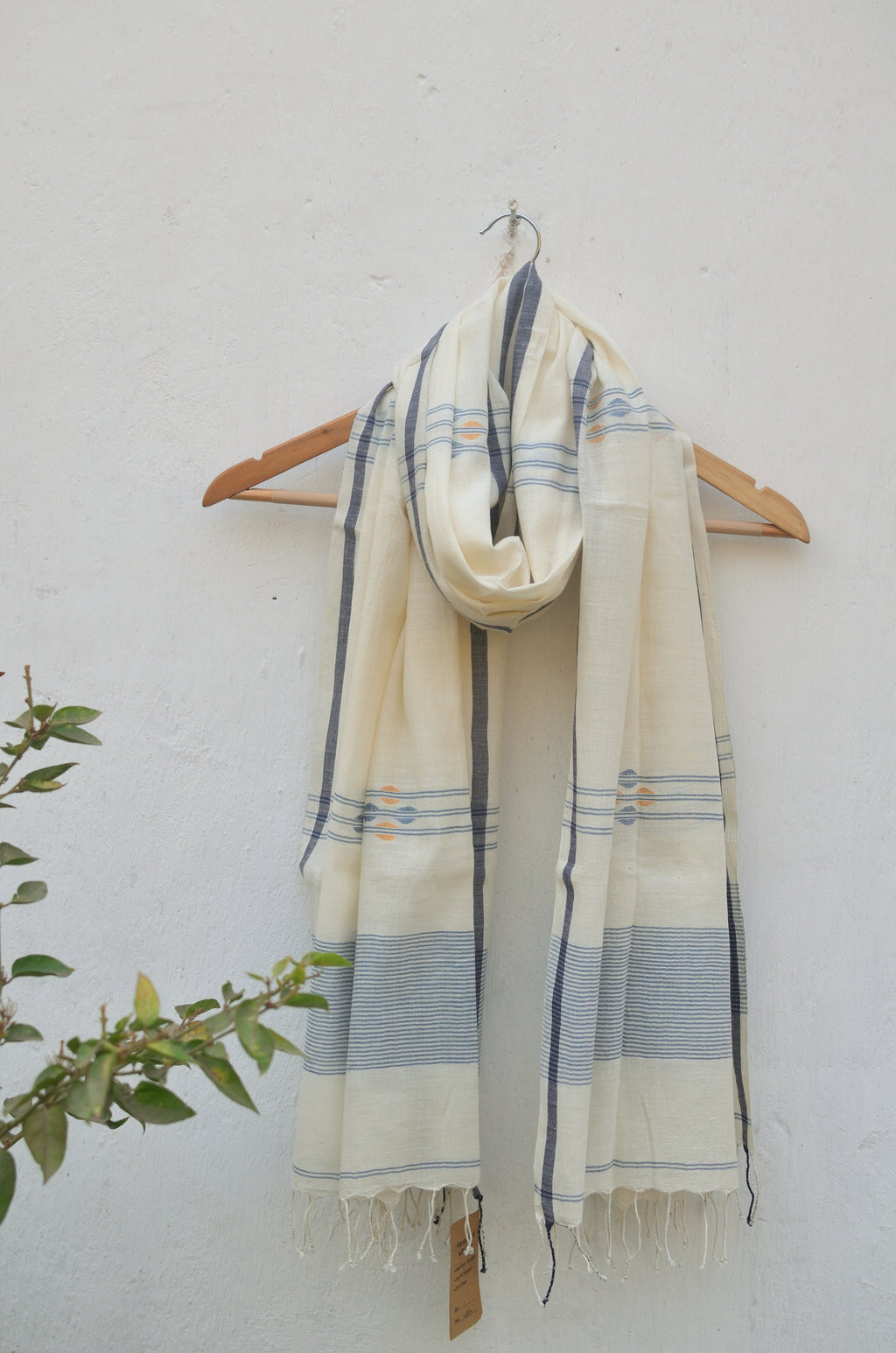 Handwoven Jamdani stole - offwhite image 0