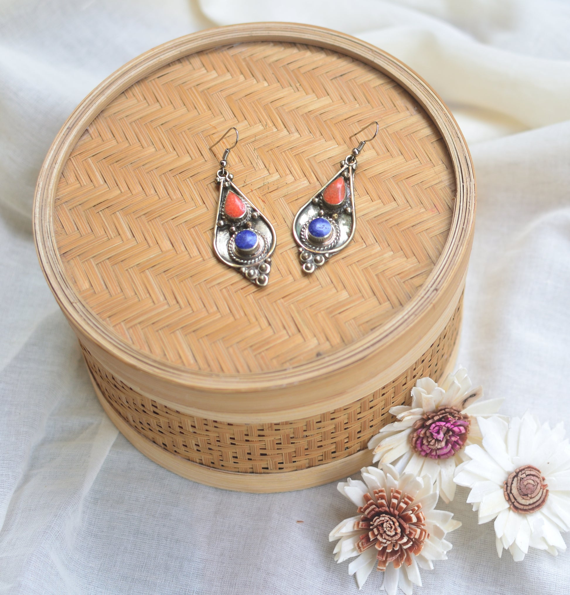 Tibetan earrings - Lapis poem image 1