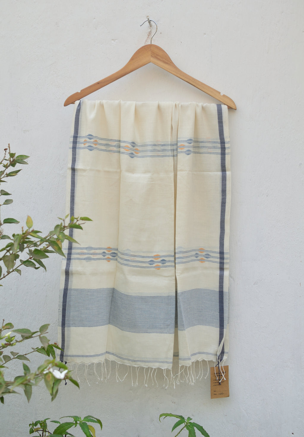 Handwoven Jamdani stole - offwhite image 3
