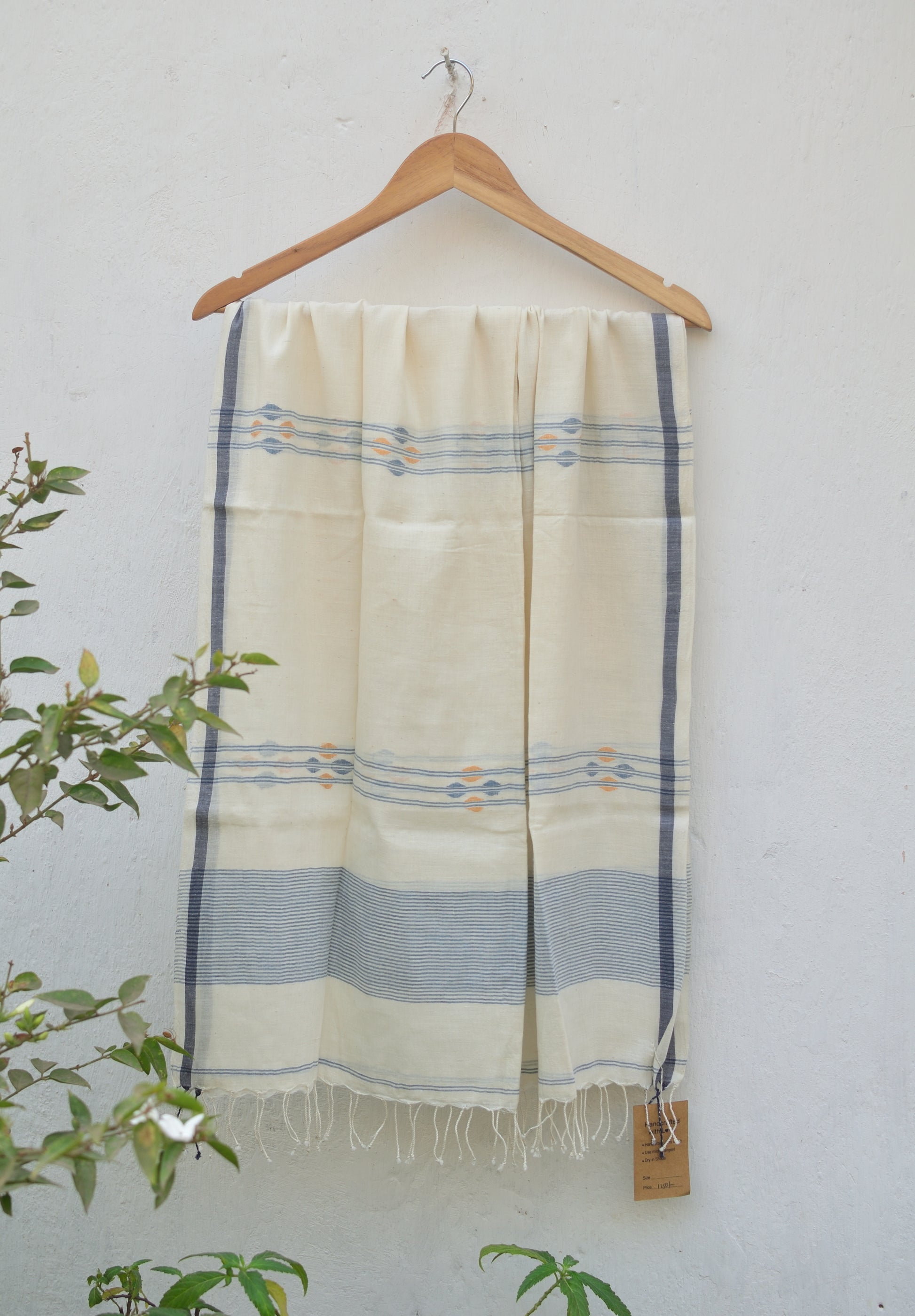 Handwoven Jamdani stole - offwhite image 3