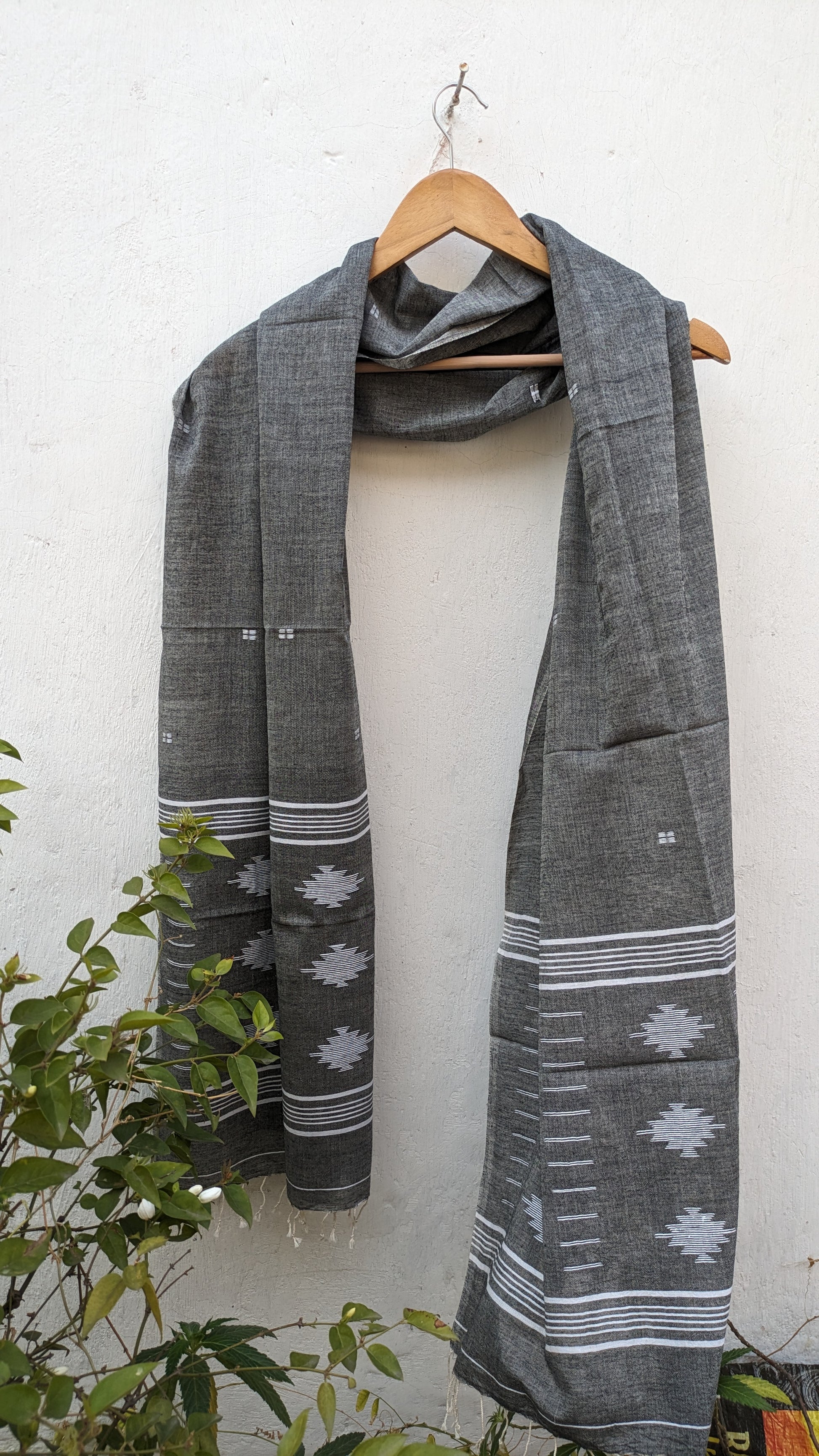 Handwoven Jamdani Stole - Grey