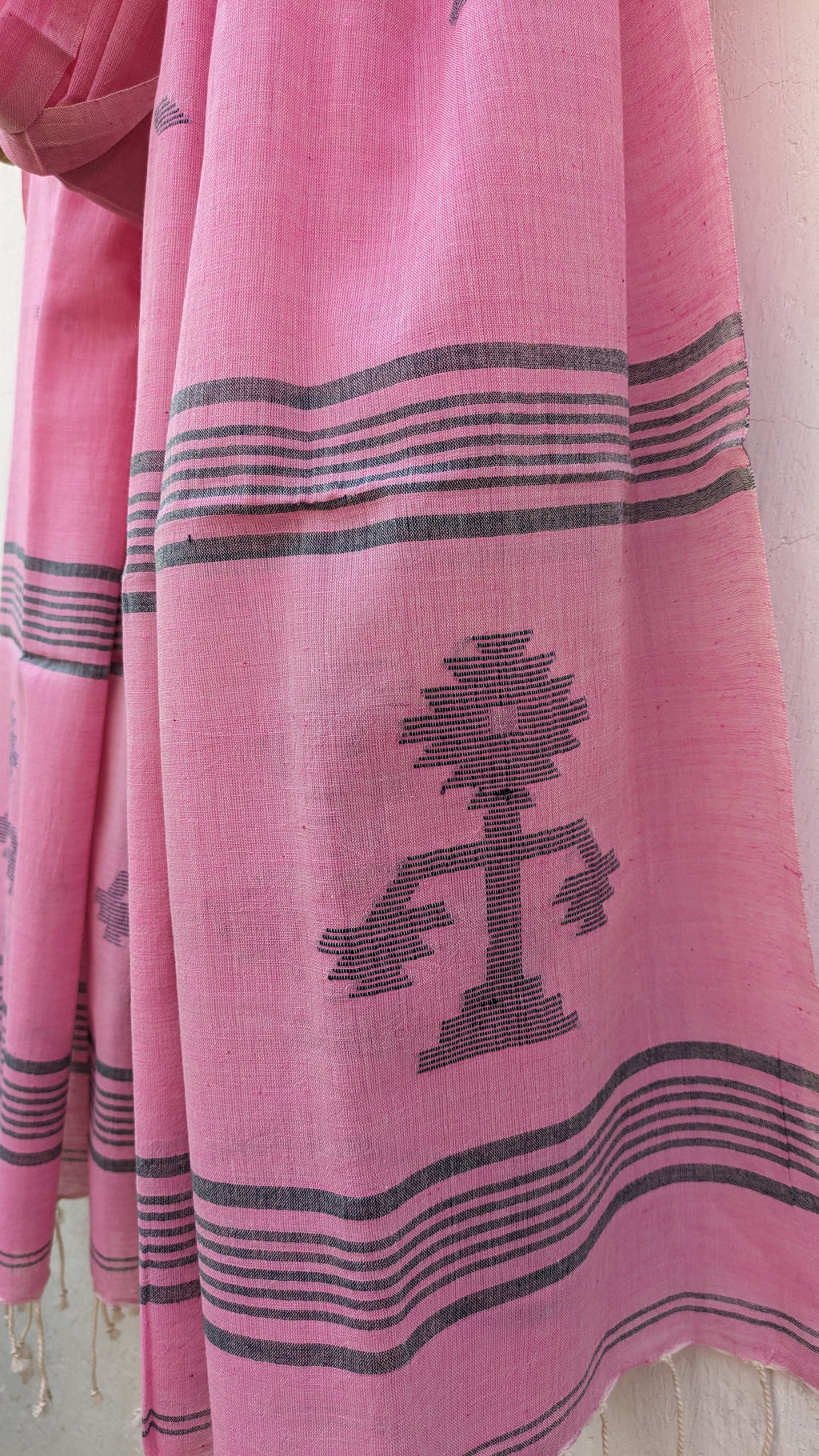 Handwoven Jamdani stole in pink image 3