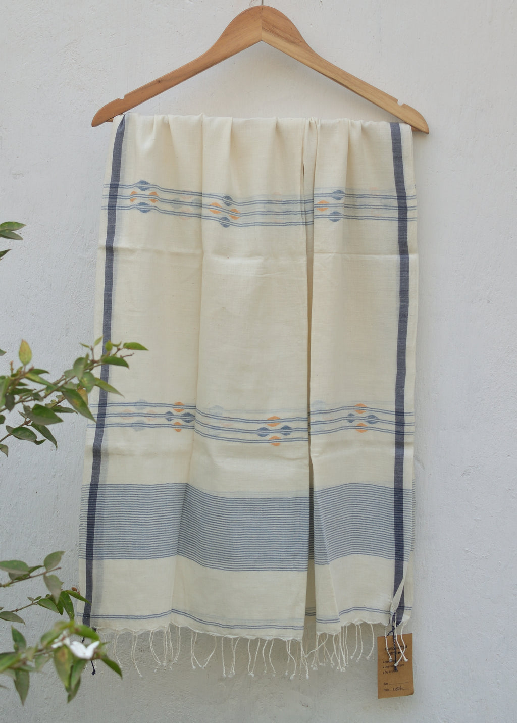 Handwoven Jamdani stole - offwhite image 1