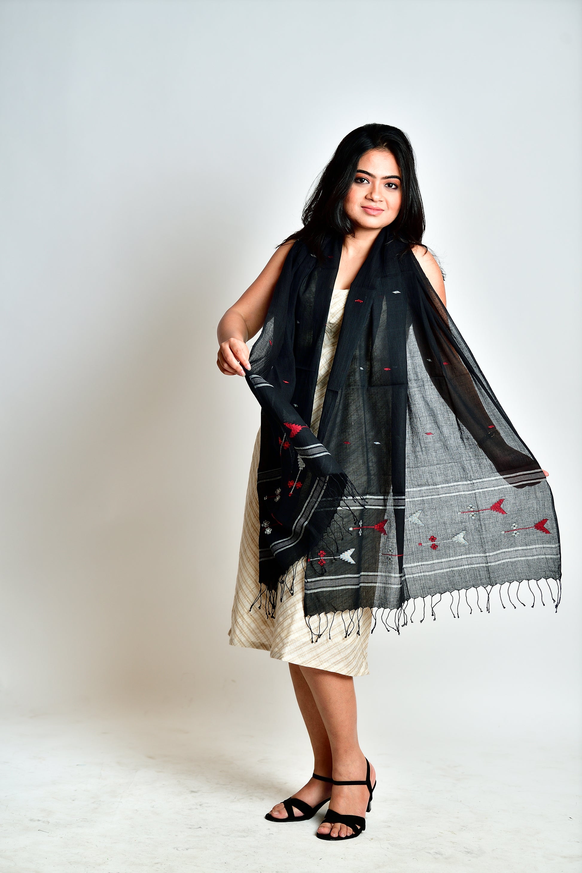 Jamdani stole - black image 1