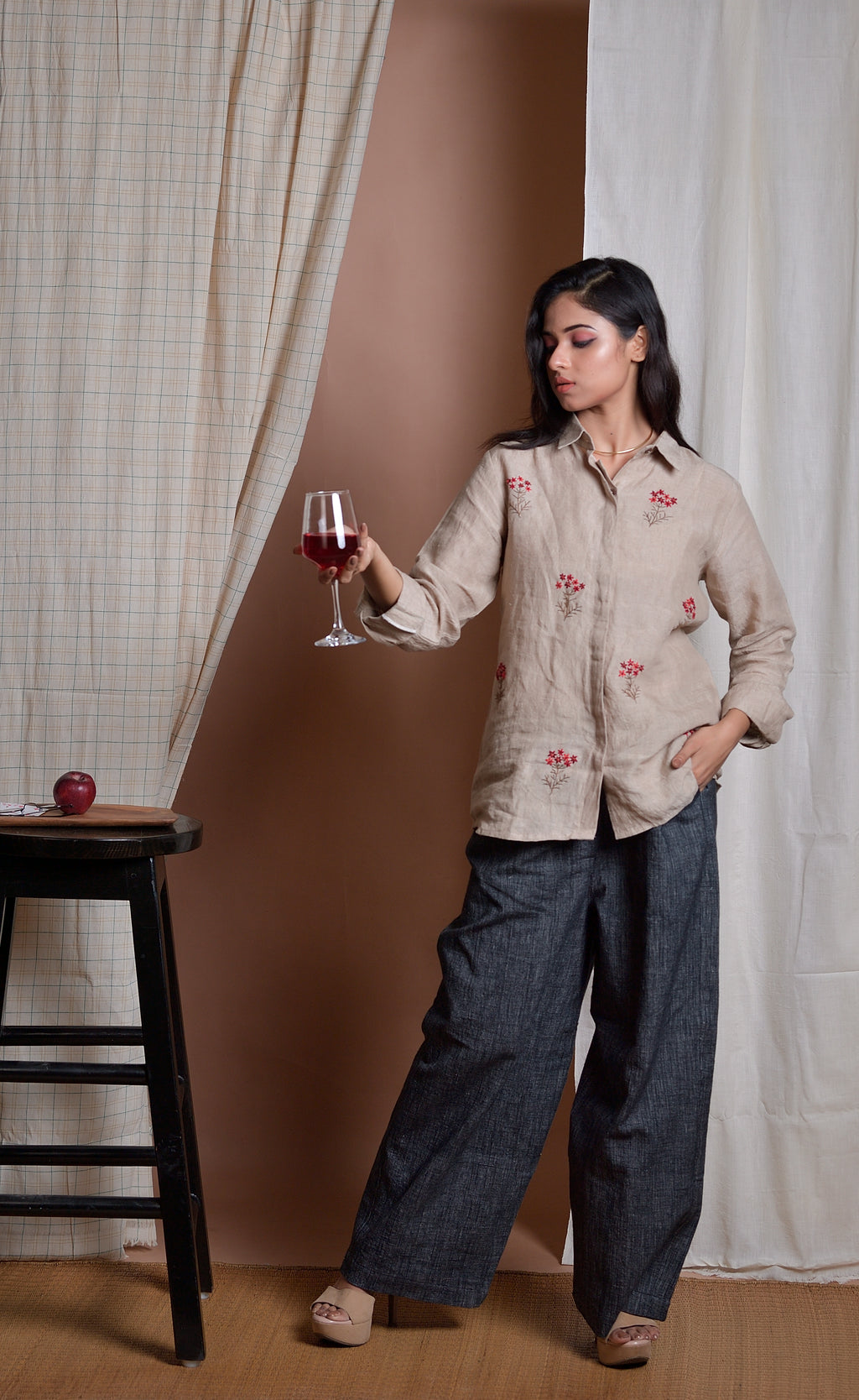 Delicate imagination - Hand embroidered linen shirt image 4