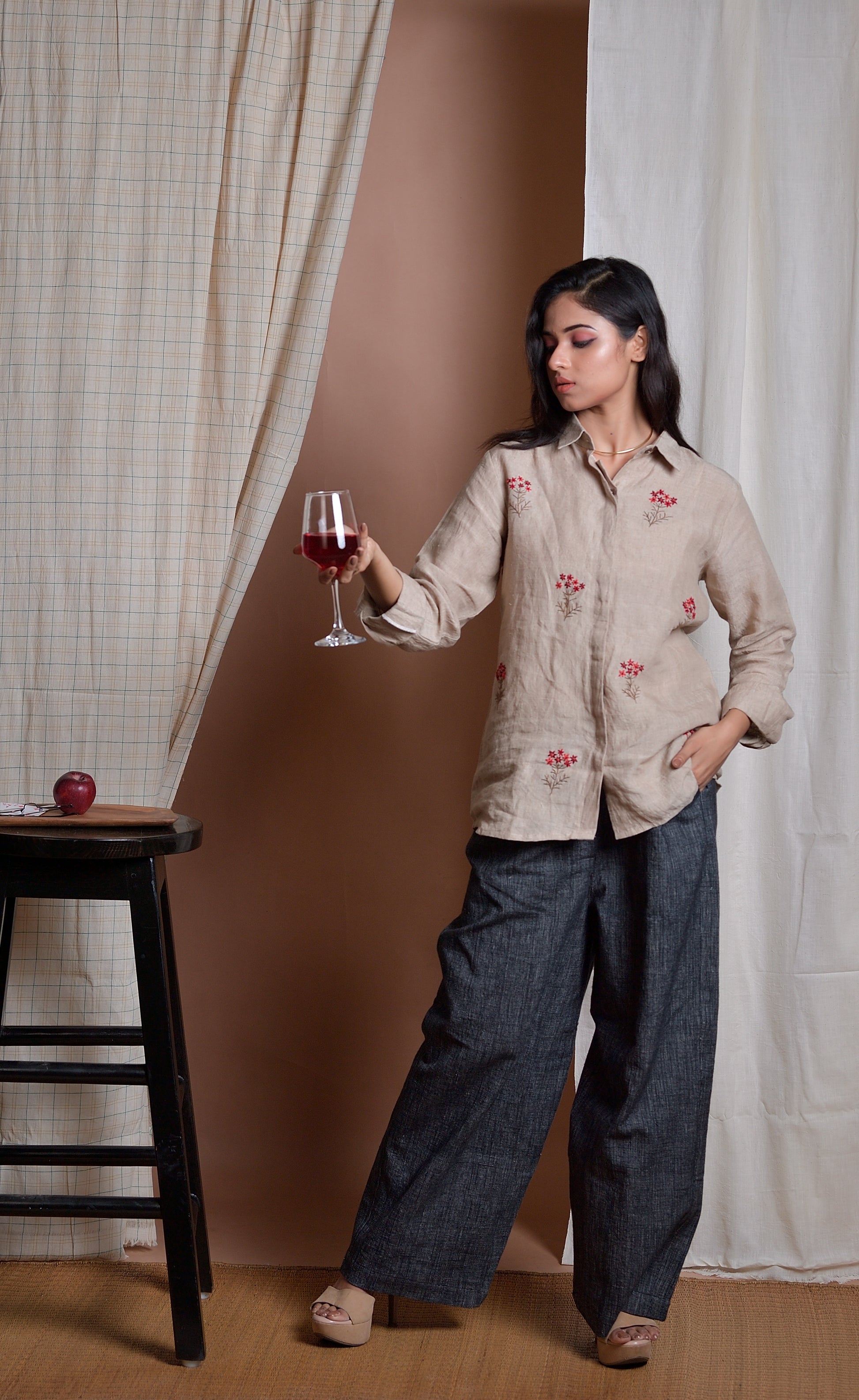 Delicate imagination - Hand embroidered linen shirt image 4