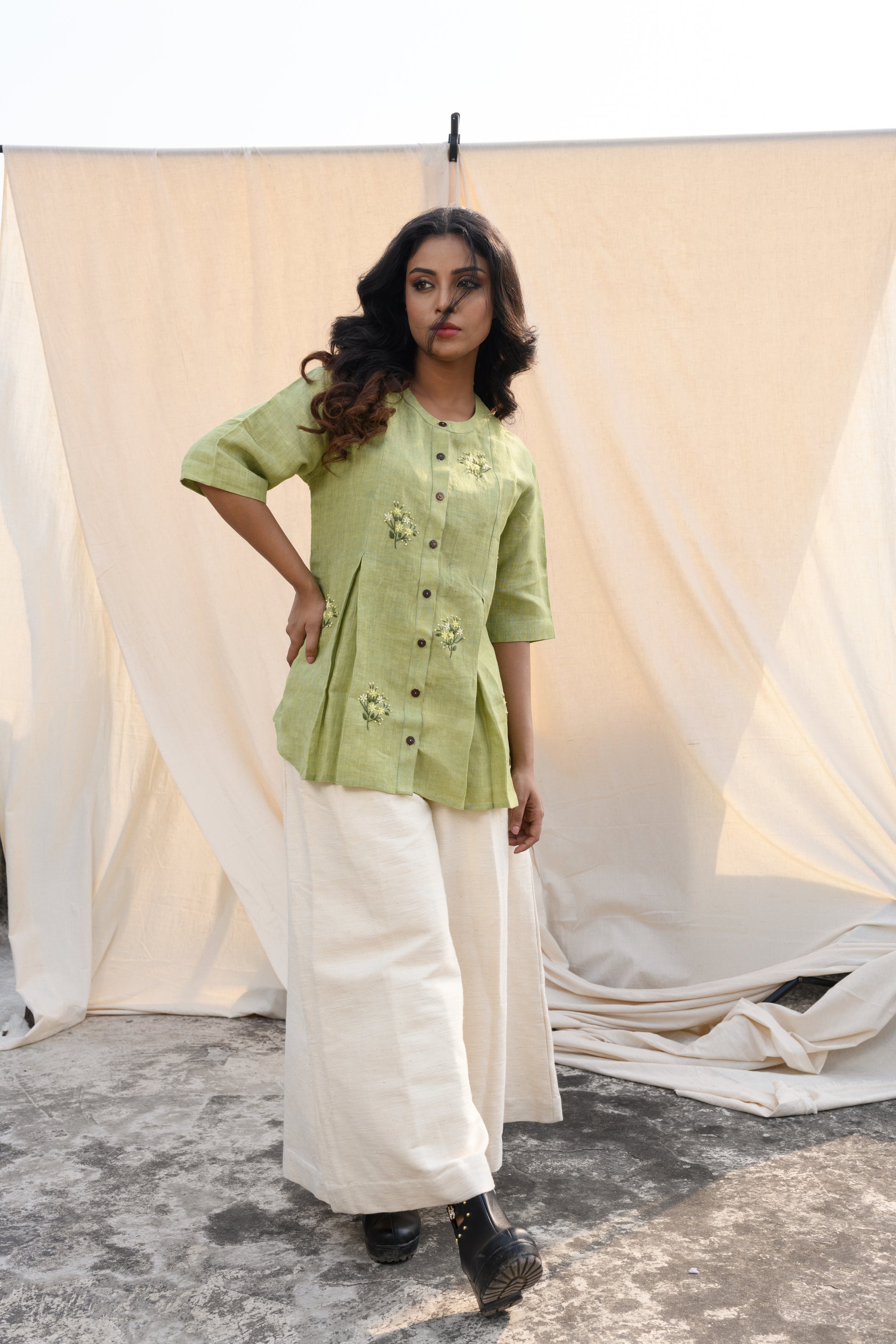 Meadow bloom - Hand embroidered linen shirt