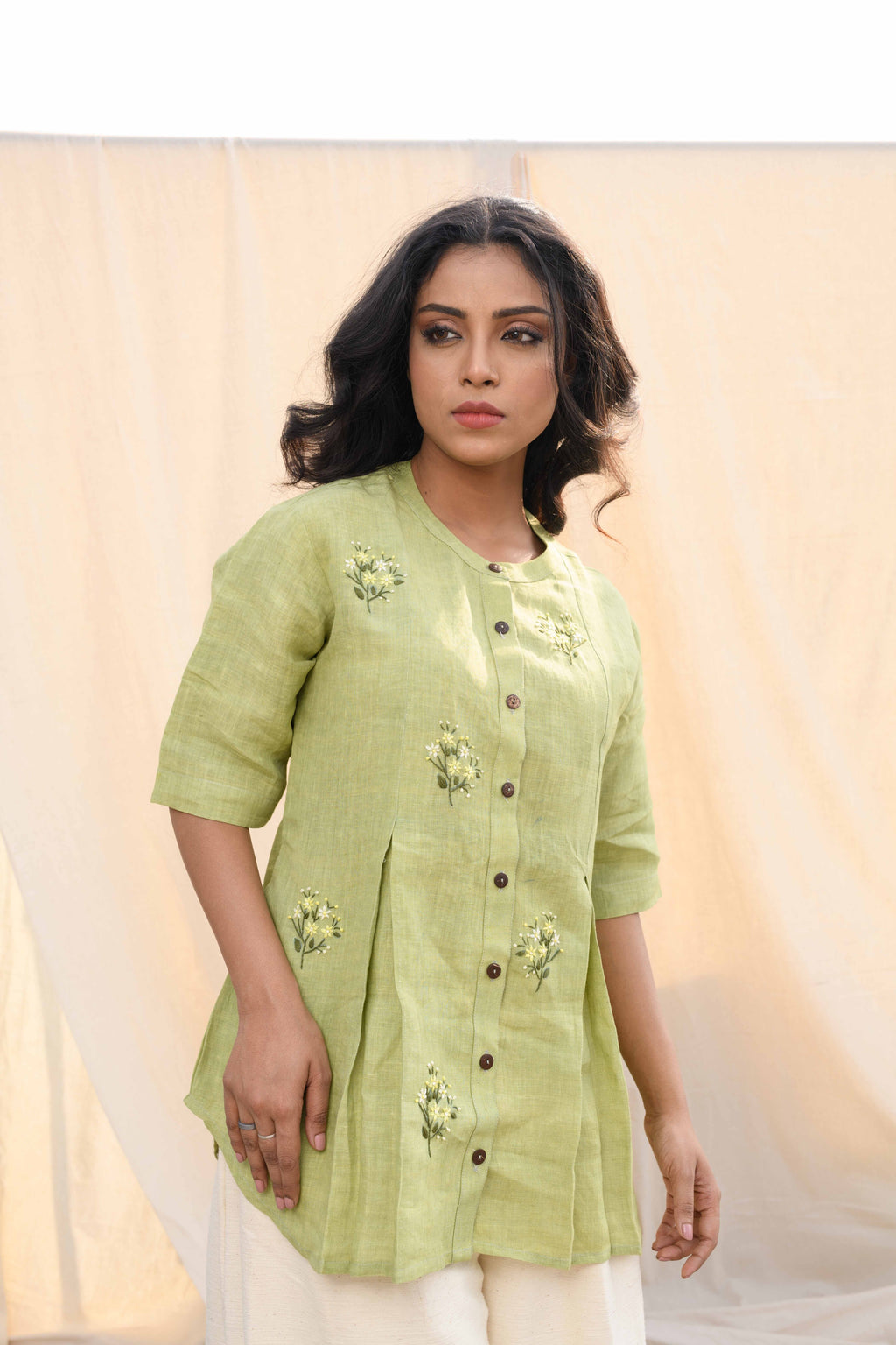 Meadow bloom - Hand embroidered linen shirt