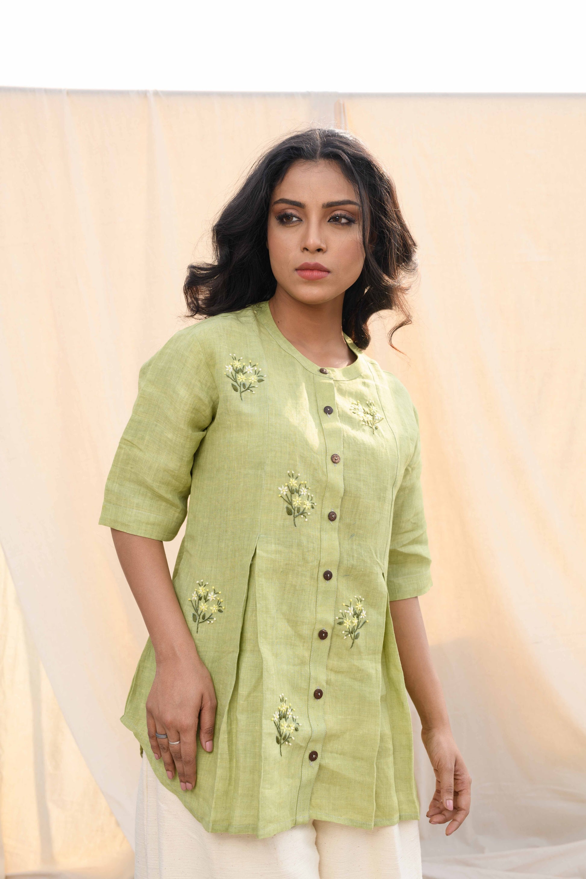 Meadow bloom - Hand embroidered linen shirt