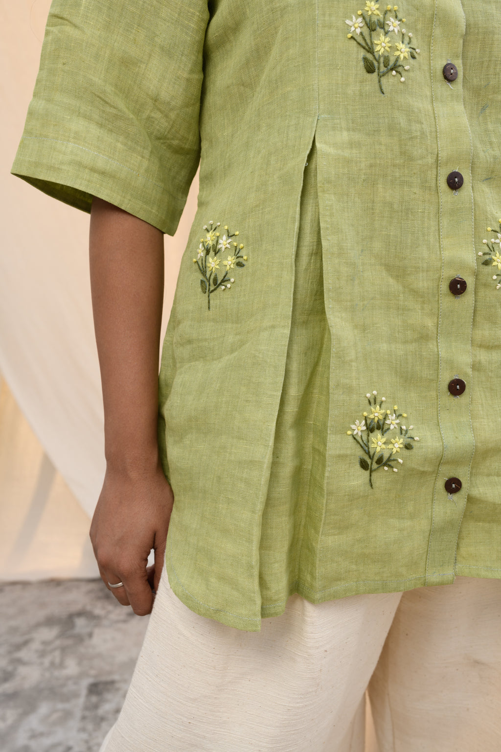 Meadow bloom - Hand embroidered linen shirt