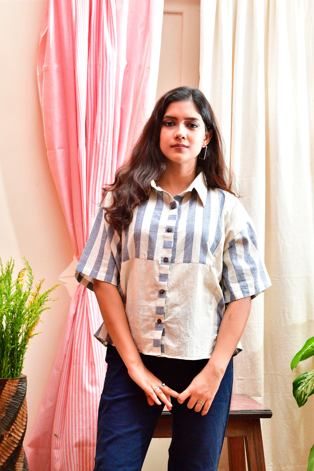 Apoorba - Khadi shirt (white and blue)