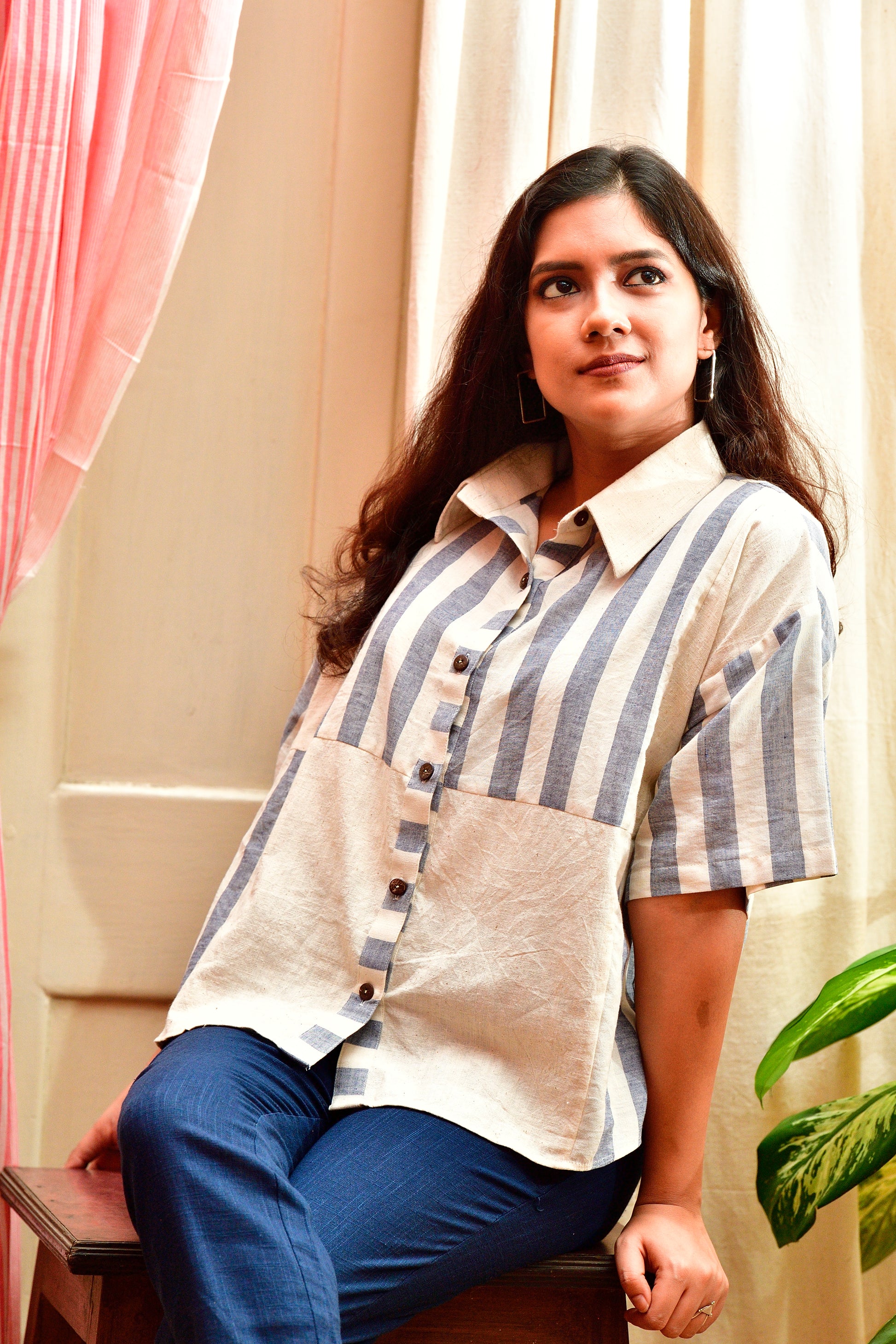 Apoorba - Khadi shirt (white and blue)
