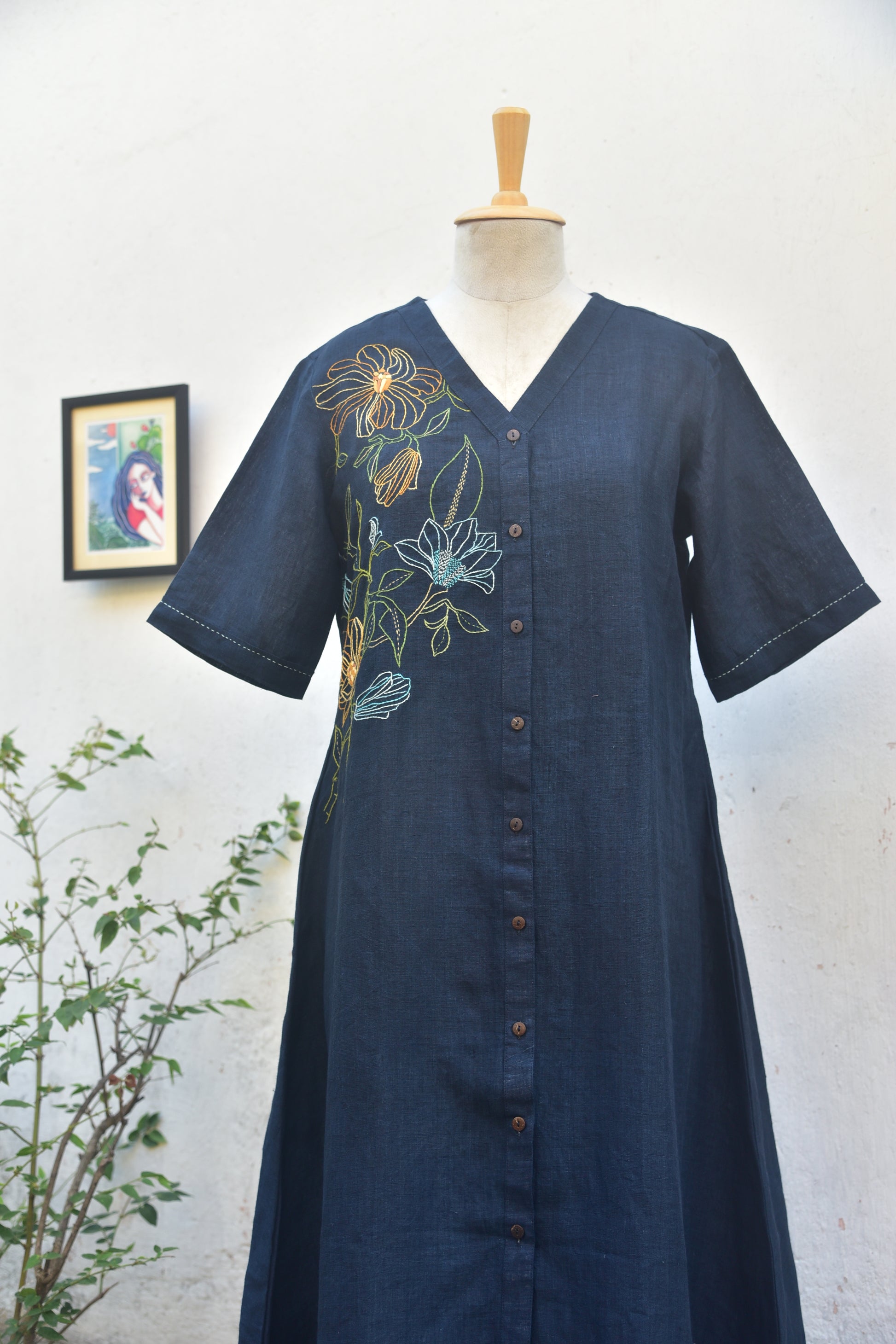 Navy blue linen dress with elaborated floral embroidery_Jewell TThief
