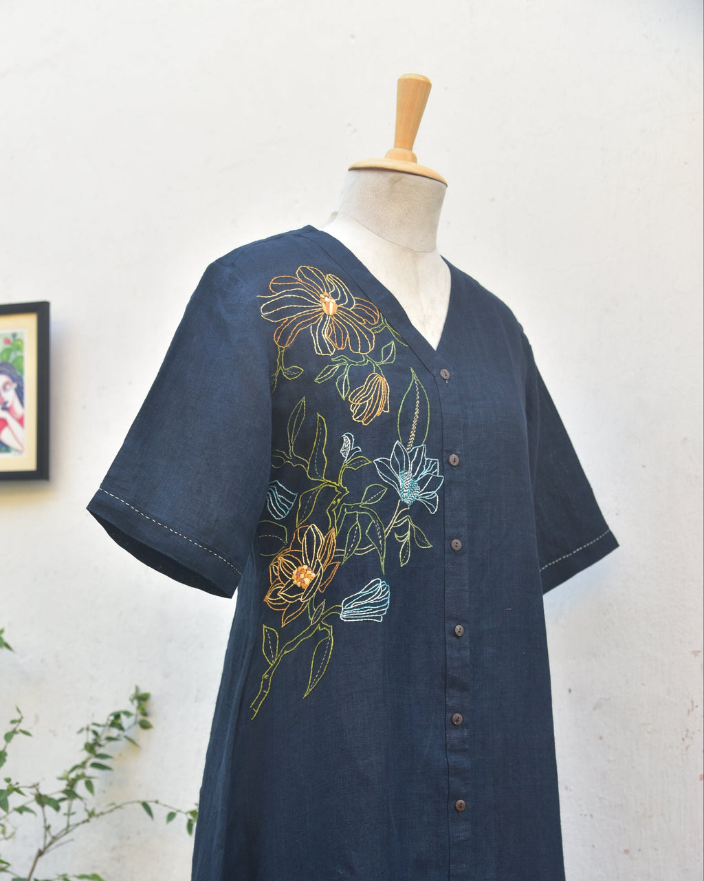 Navy blue linen dress with elaborated floral embroidery_Jewell TThief