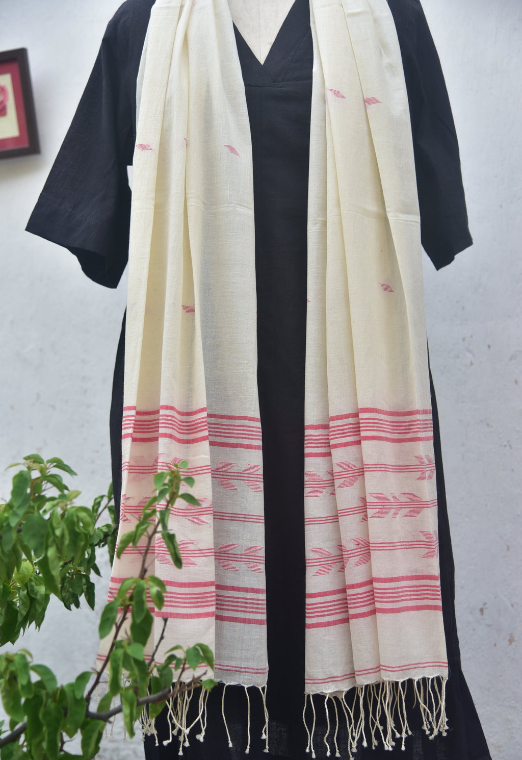 Soft handwoven Jamdani stole in traditional red and white front view