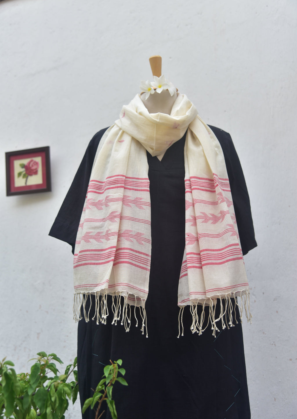 Soft handwoven Jamdani stole in traditional red and white front view