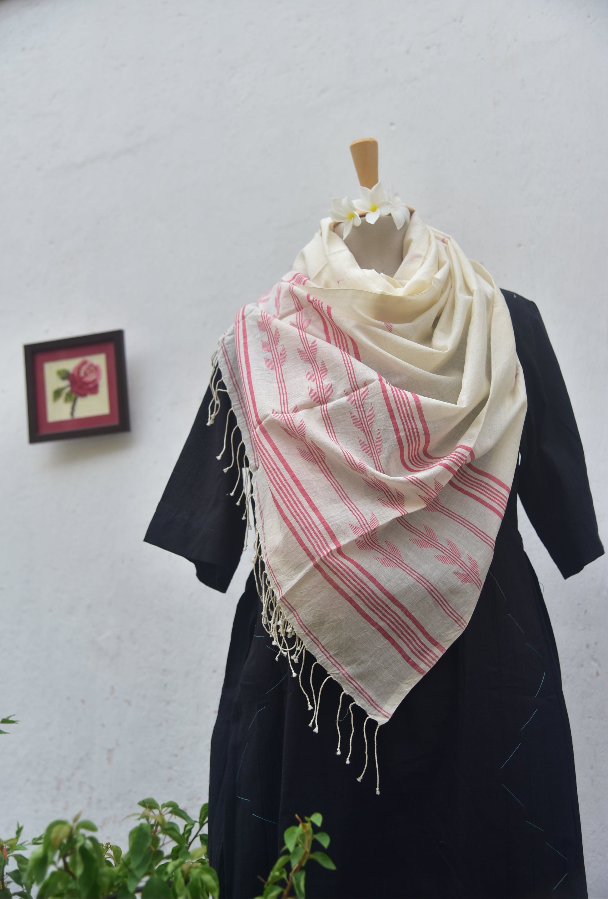 Soft handwoven Jamdani stole in traditional red and white front view