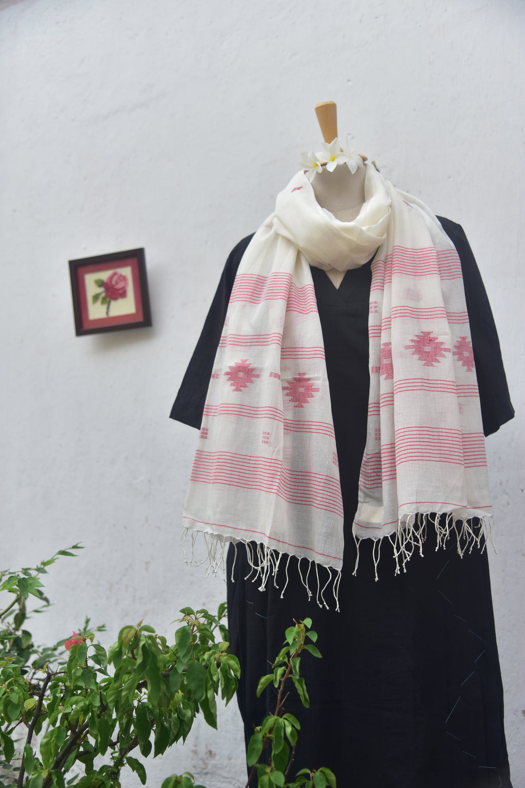 Soft handwoven Jamdani stole in traditional red and white front view