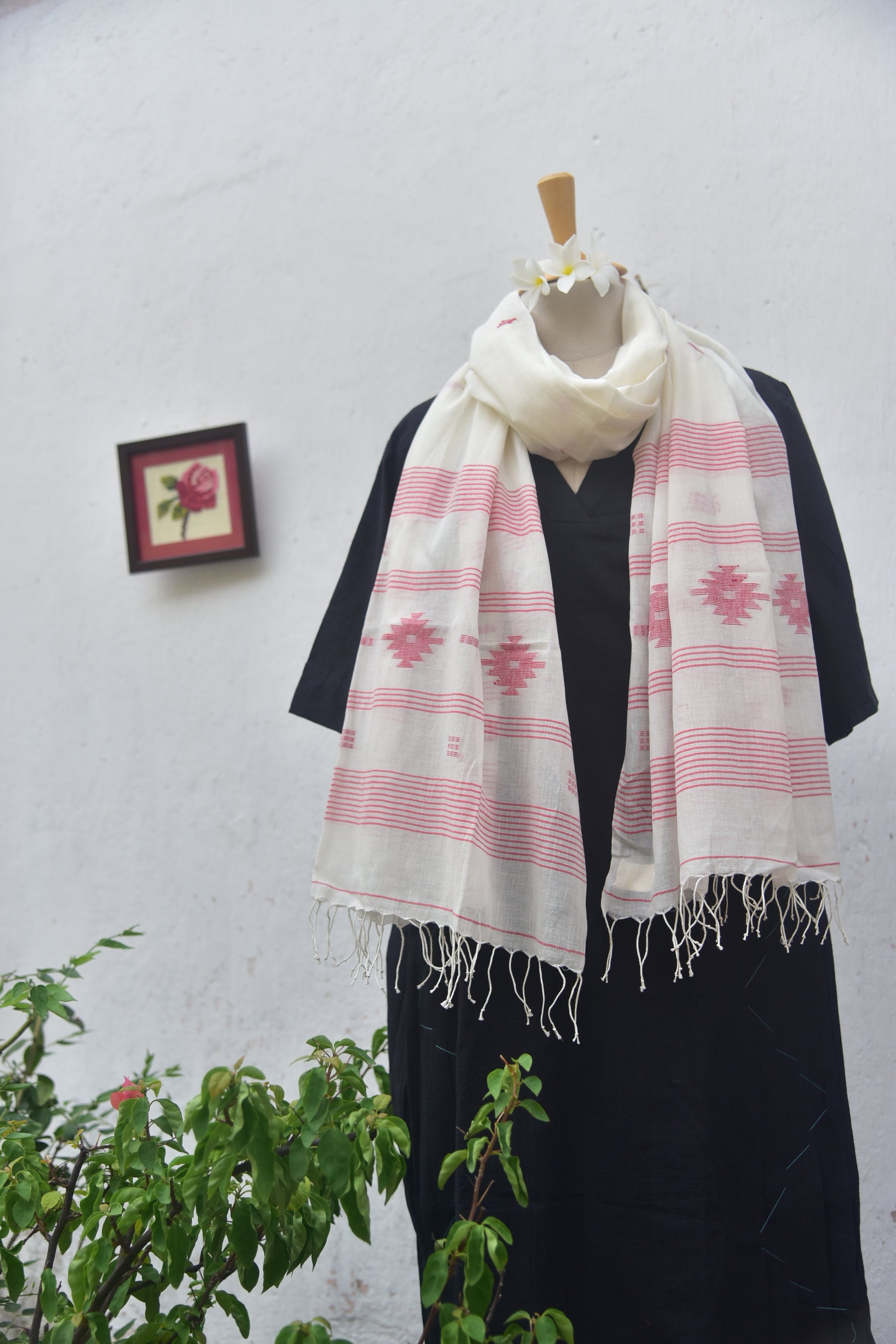 Soft handwoven Jamdani stole in traditional red and white front view