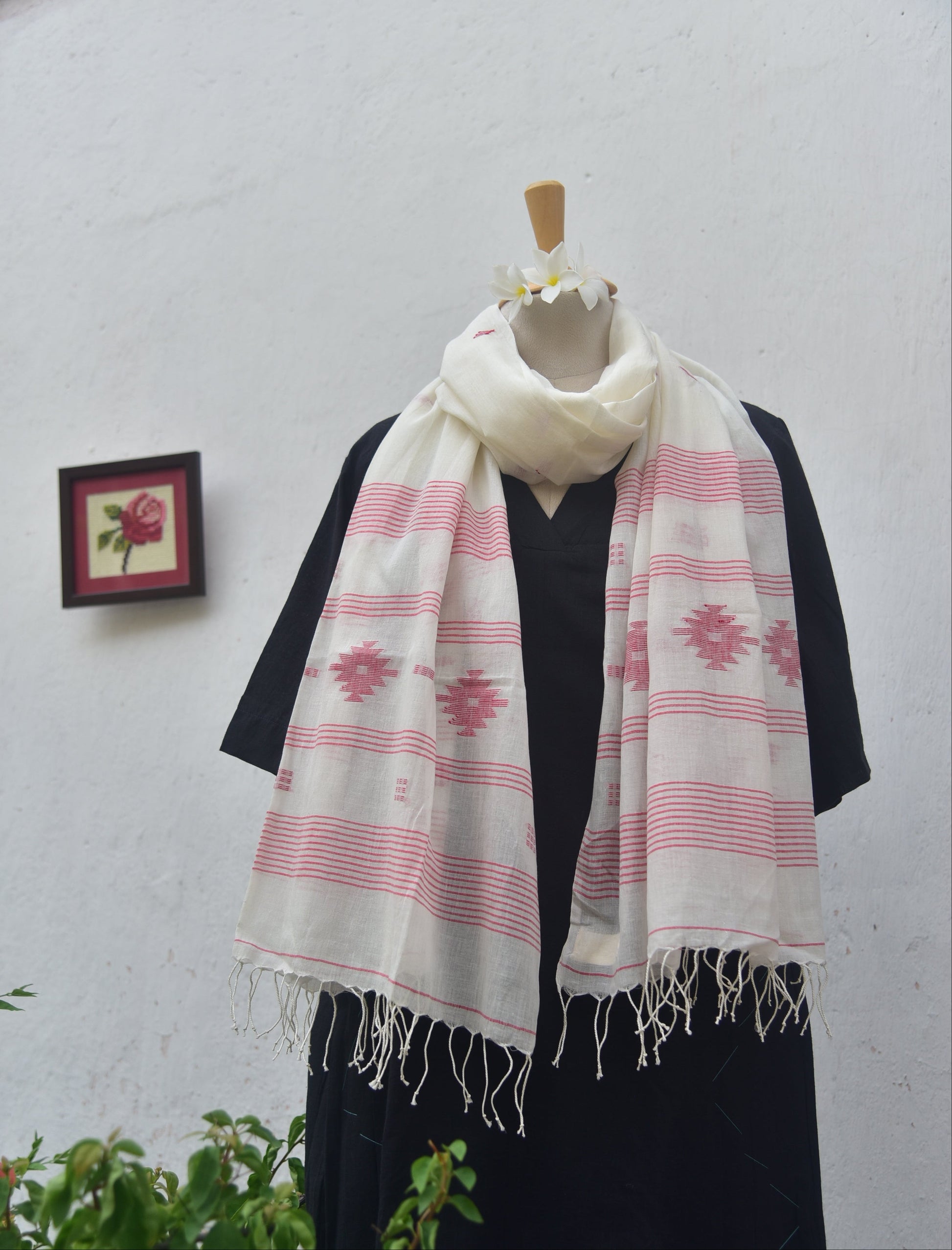 Soft handwoven Jamdani stole in traditional red and white front view
