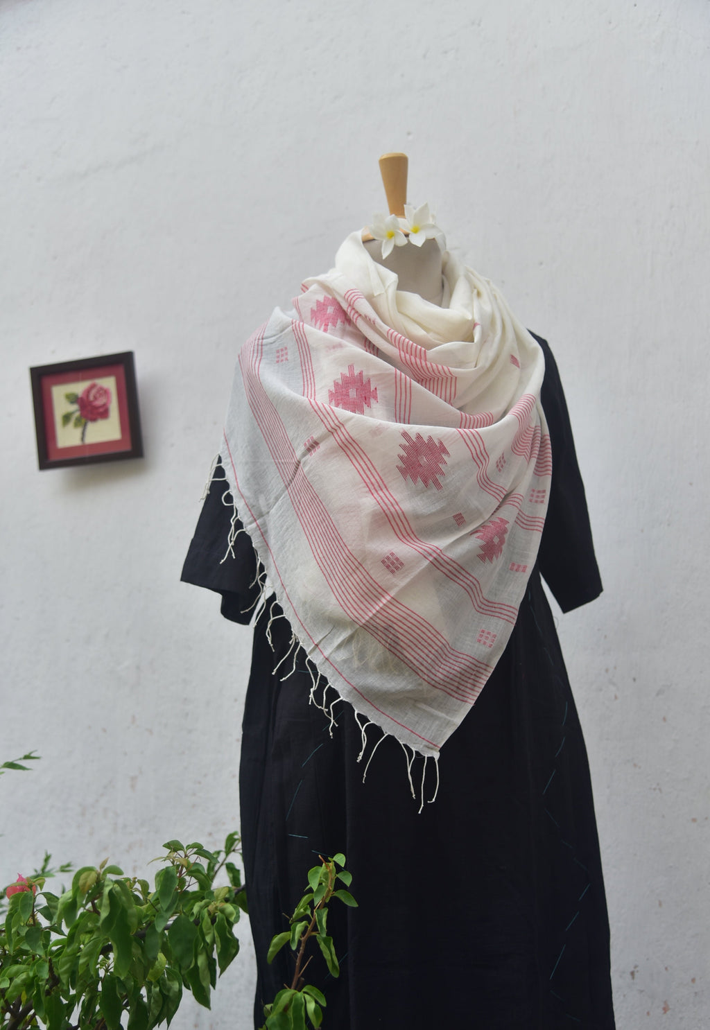 Soft handwoven Jamdani stole in traditional red and white front view