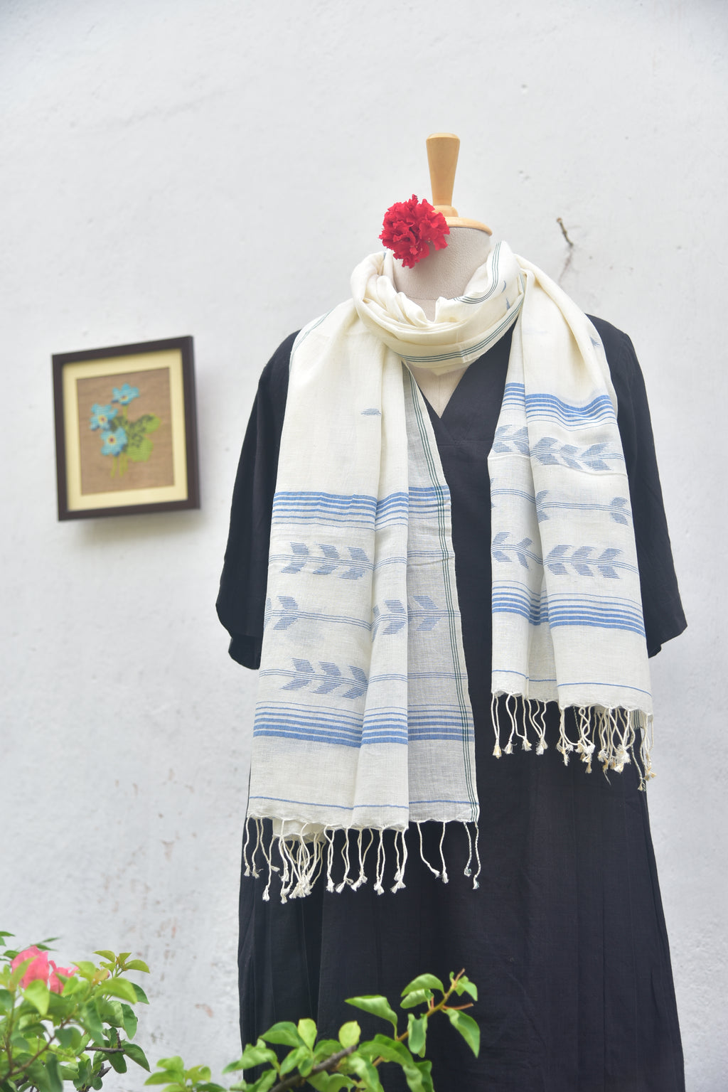Soft handwoven Jamdani stole in traditional blue and white front view