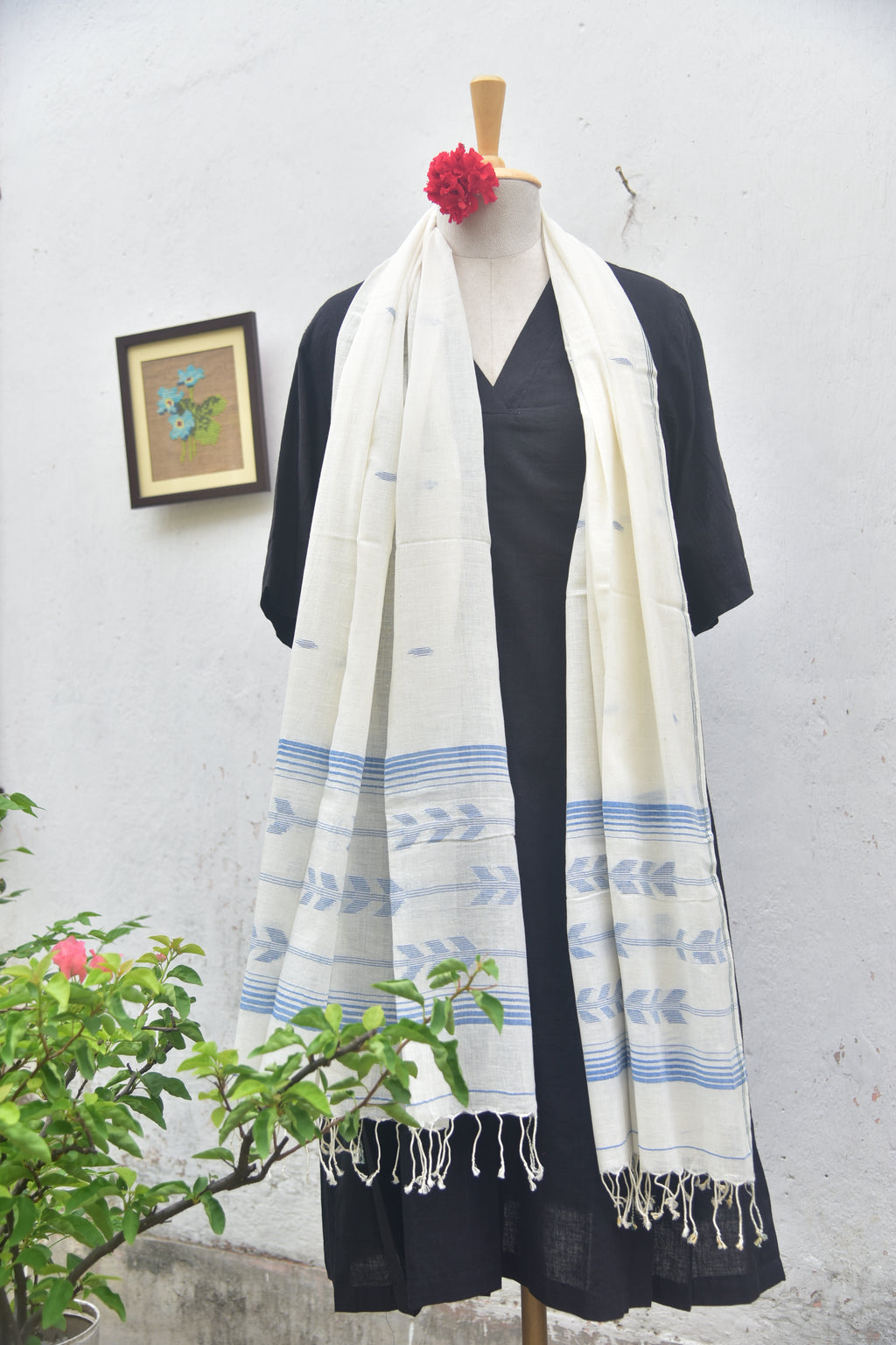Soft handwoven Jamdani stole in traditional blue and white front view