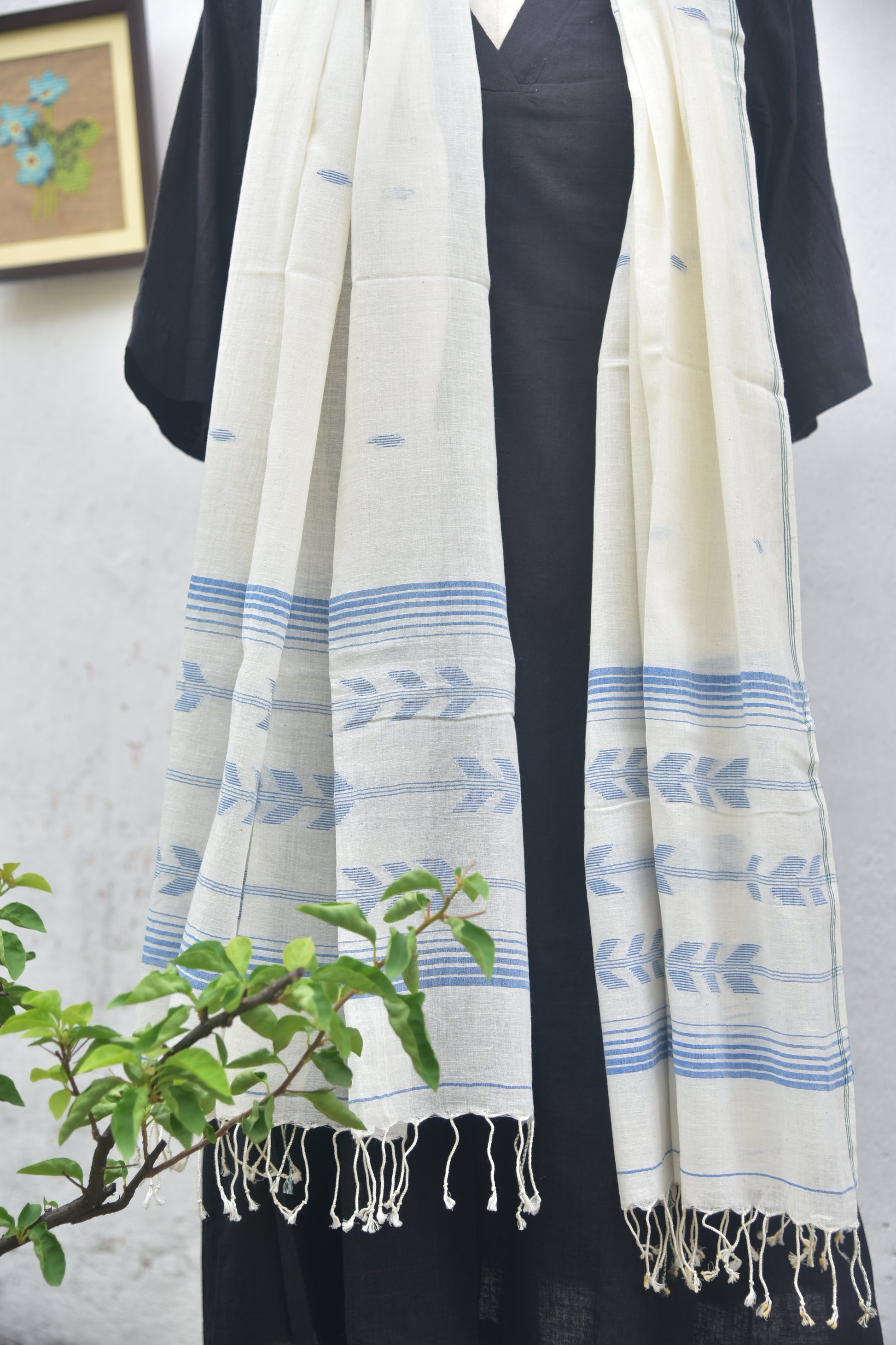 Soft handwoven Jamdani stole in traditional blue and white front view