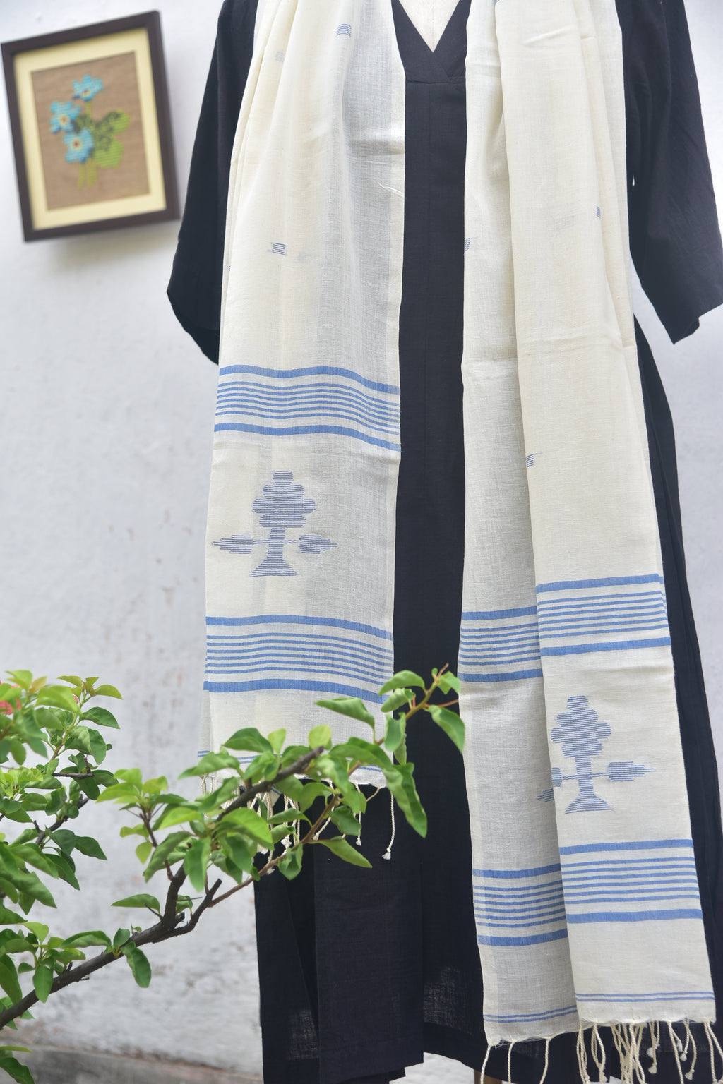 Soft handwoven Jamdani stole in blue and white front view