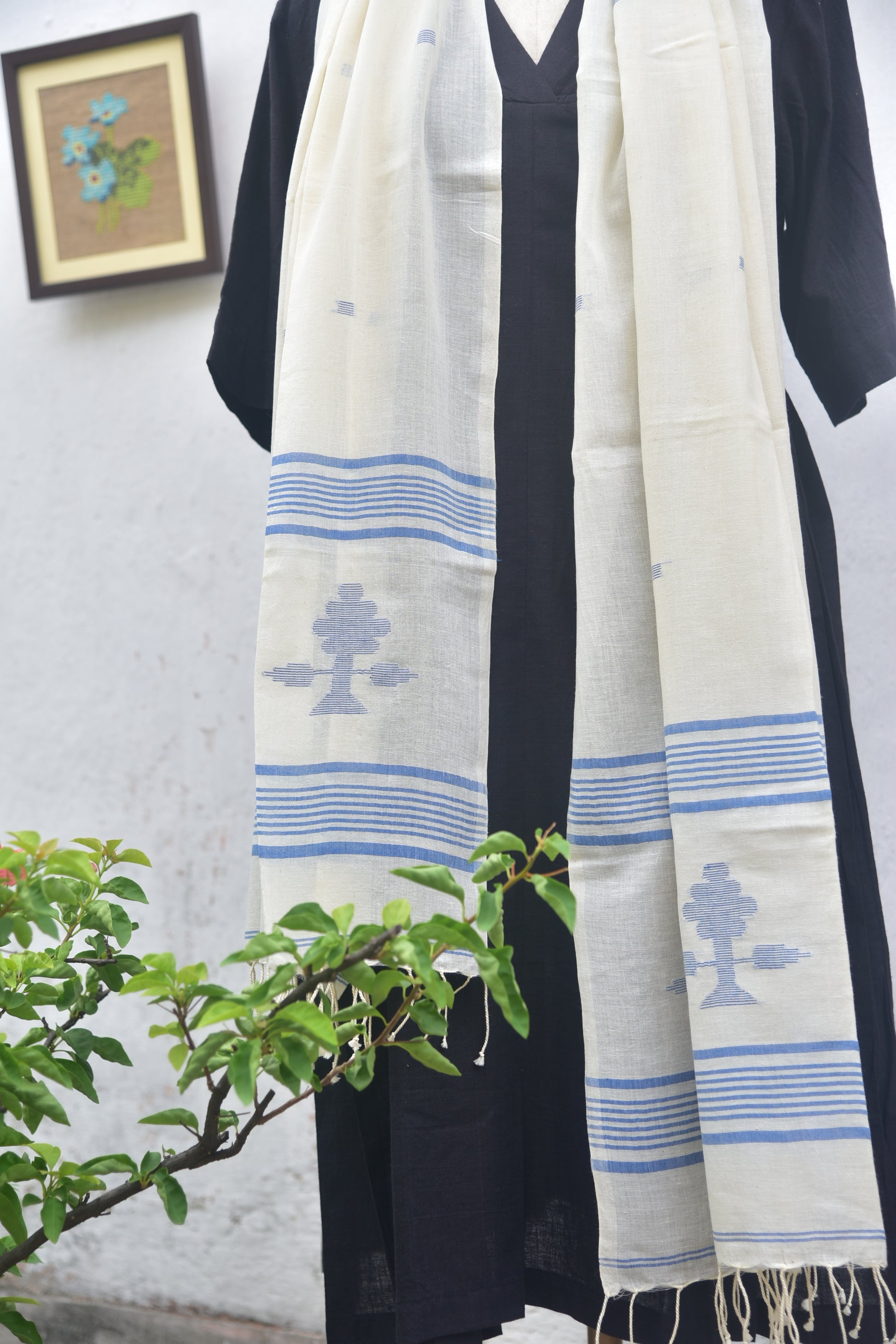 Soft handwoven Jamdani stole in blue and white front view