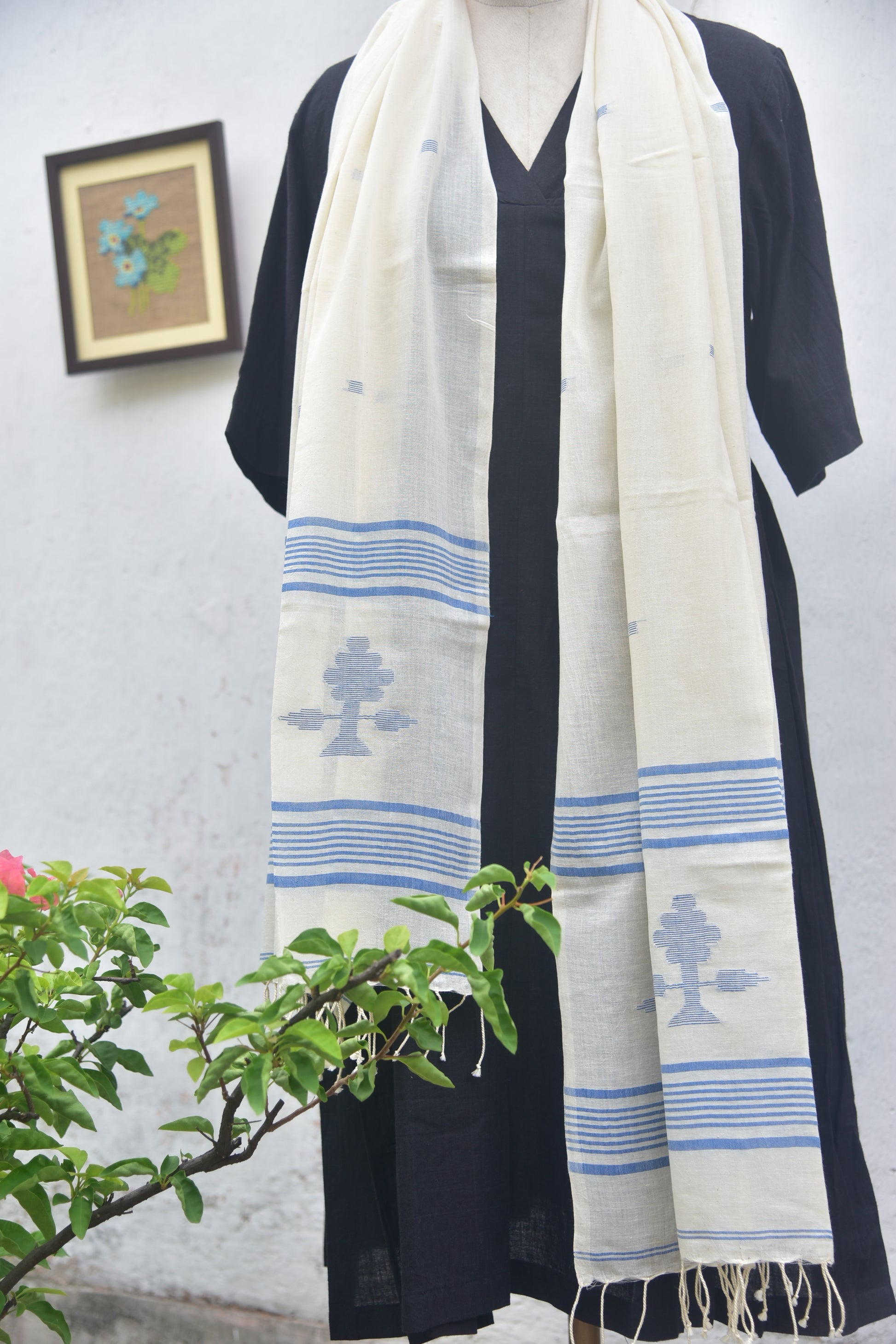 Soft handwoven Jamdani stole in blue and white front view