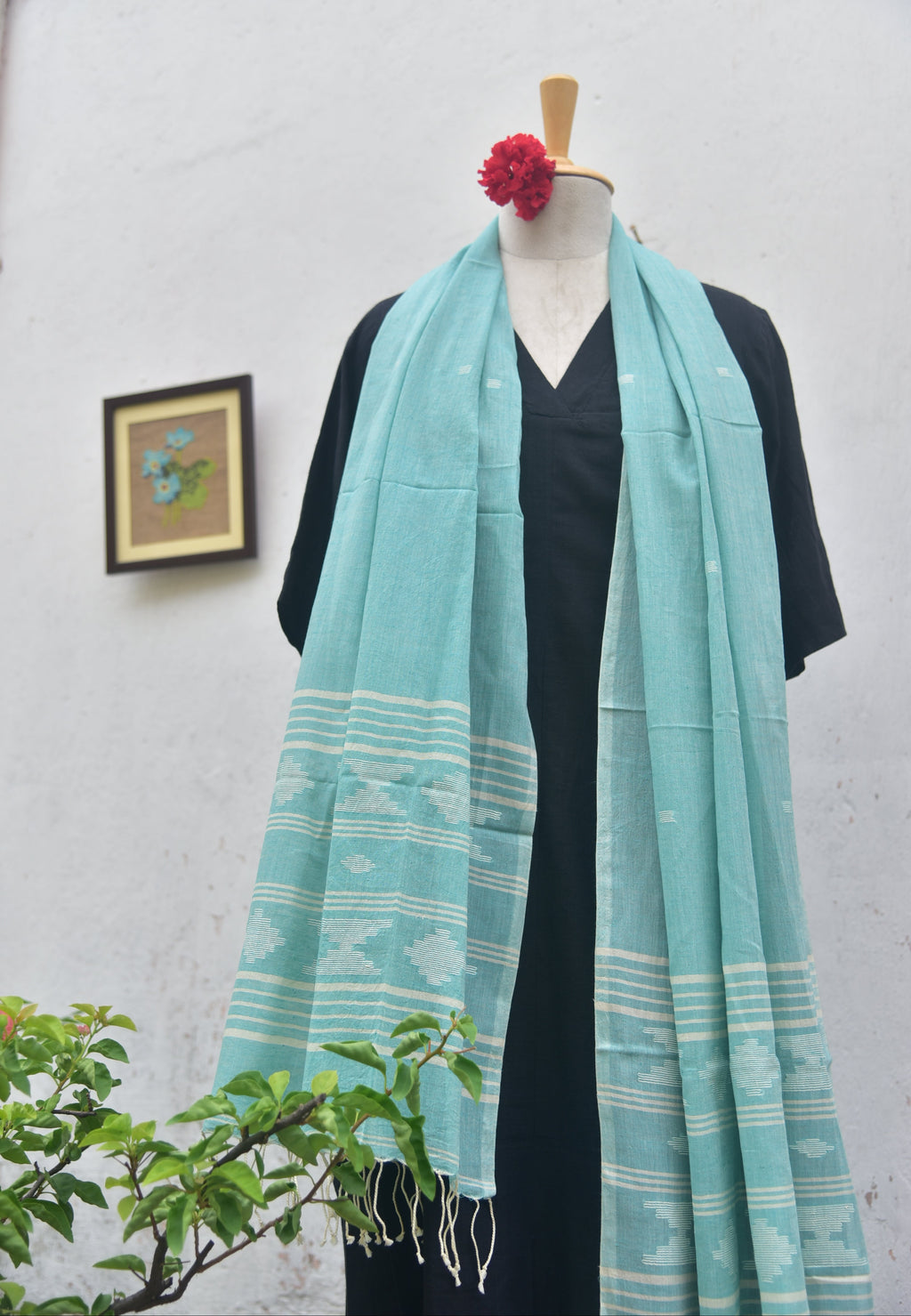 Soft handwoven Jamdani stole in aquamarine hue front view