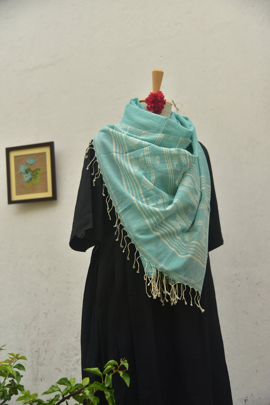 Soft handwoven Jamdani stole in aquamarine hue front view