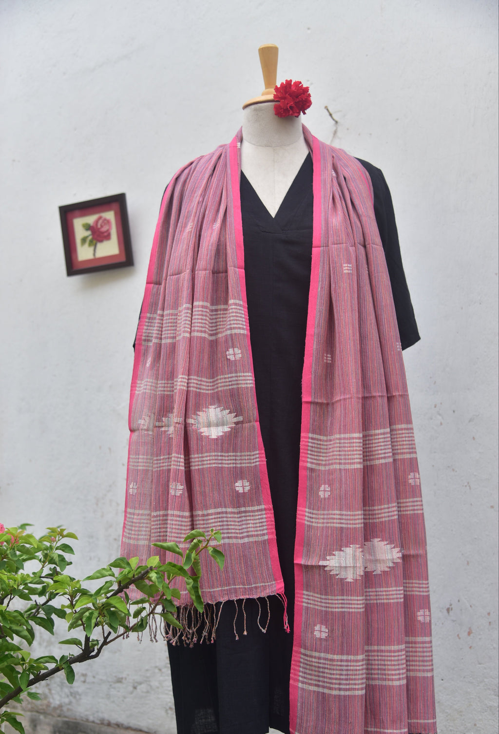 Soft handwoven Jamdani stole in pink narrow stripes front view