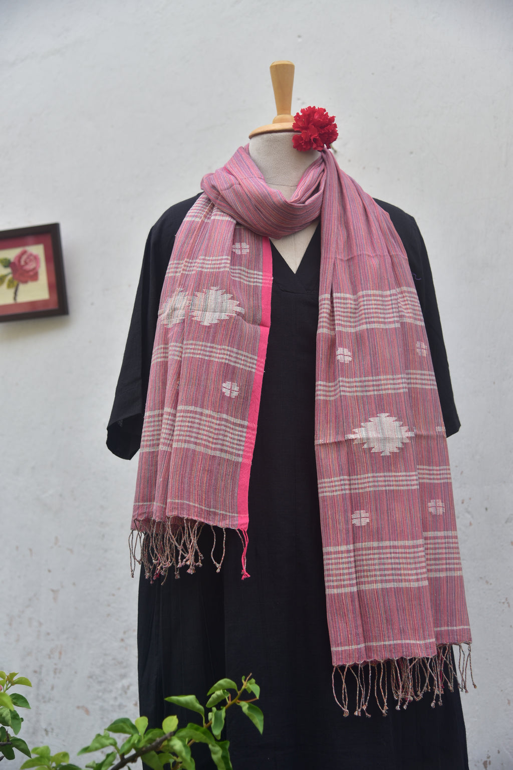 Soft handwoven Jamdani stole in pink narrow stripes front view