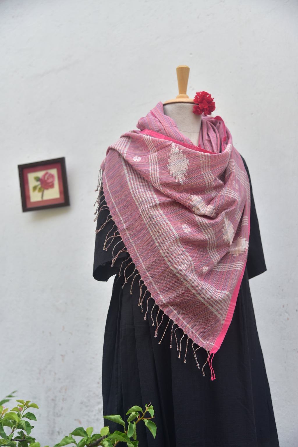 Soft handwoven Jamdani stole in pink narrow stripes front view