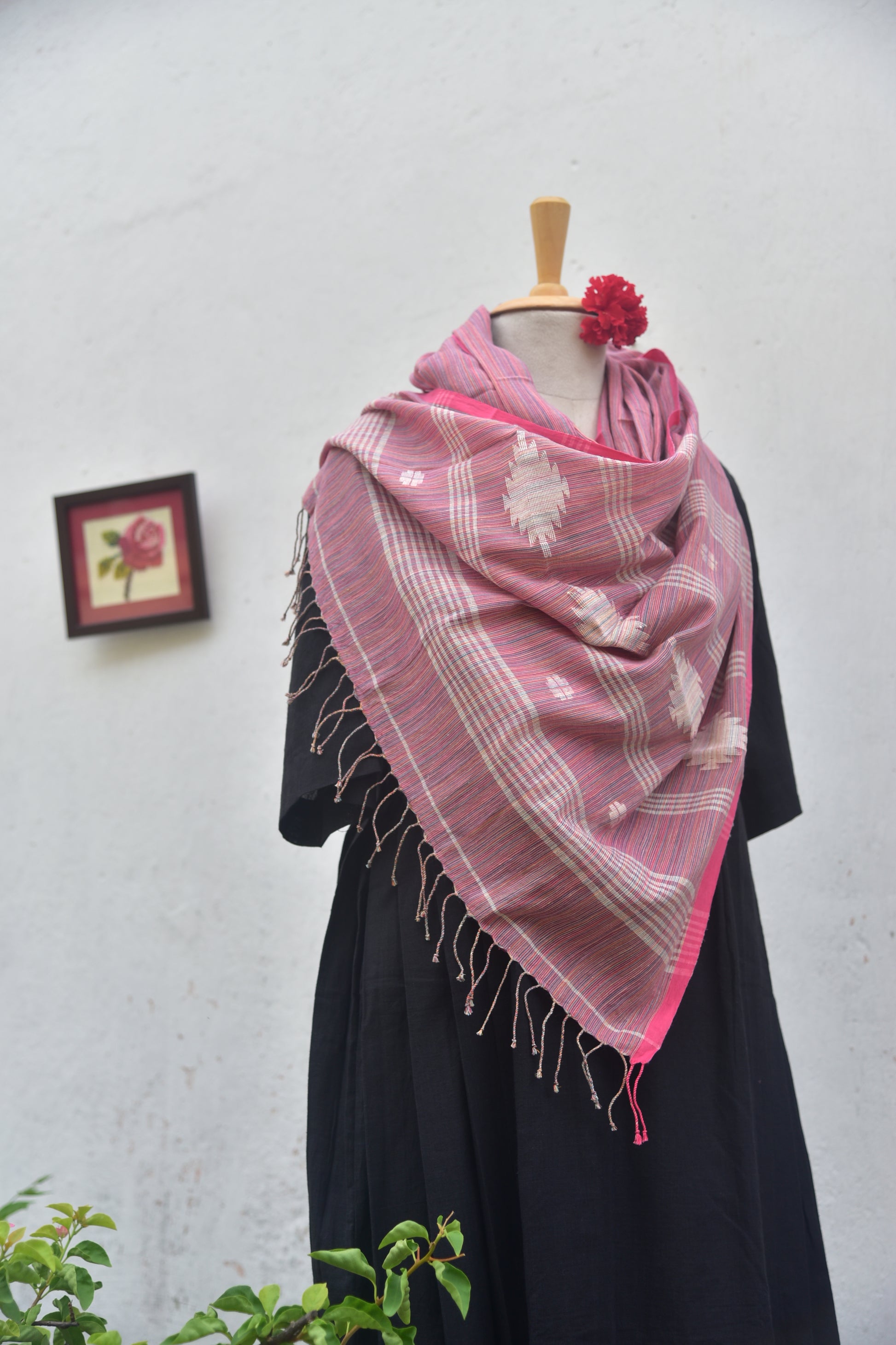 Soft handwoven Jamdani stole in pink narrow stripes front view