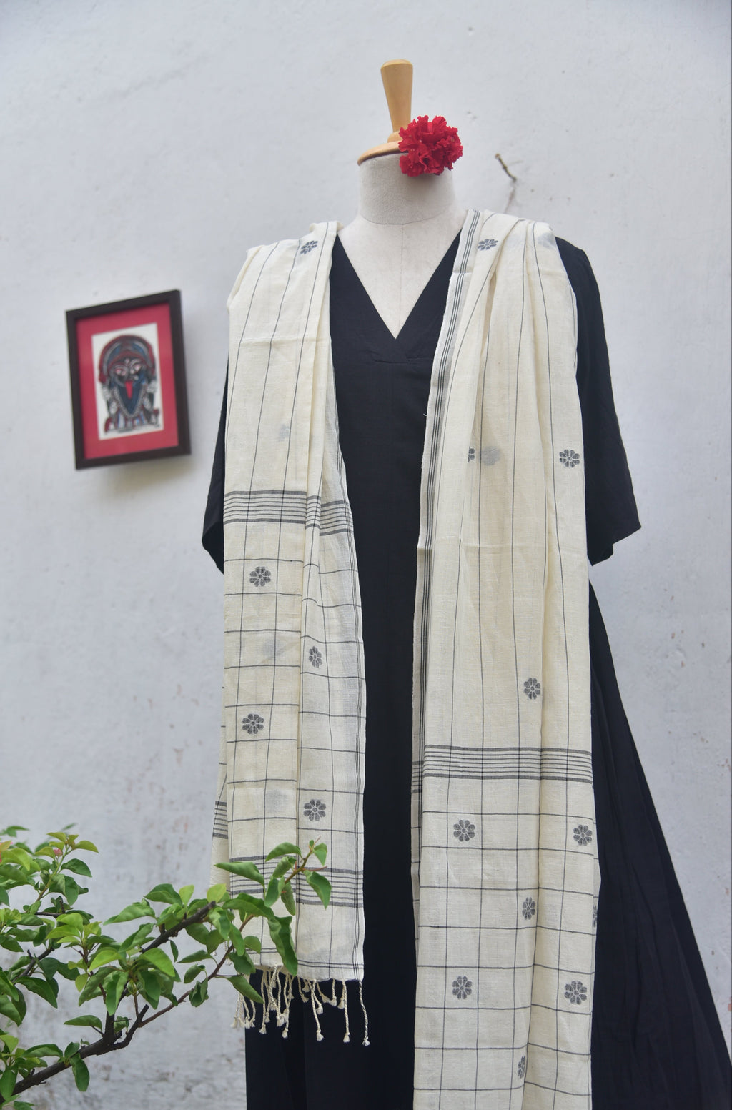 Soft handwoven Jamdani dupatta in black and white combination front view