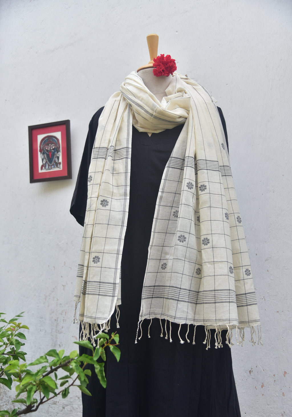 Soft handwoven Jamdani dupatta in black and white combination front view