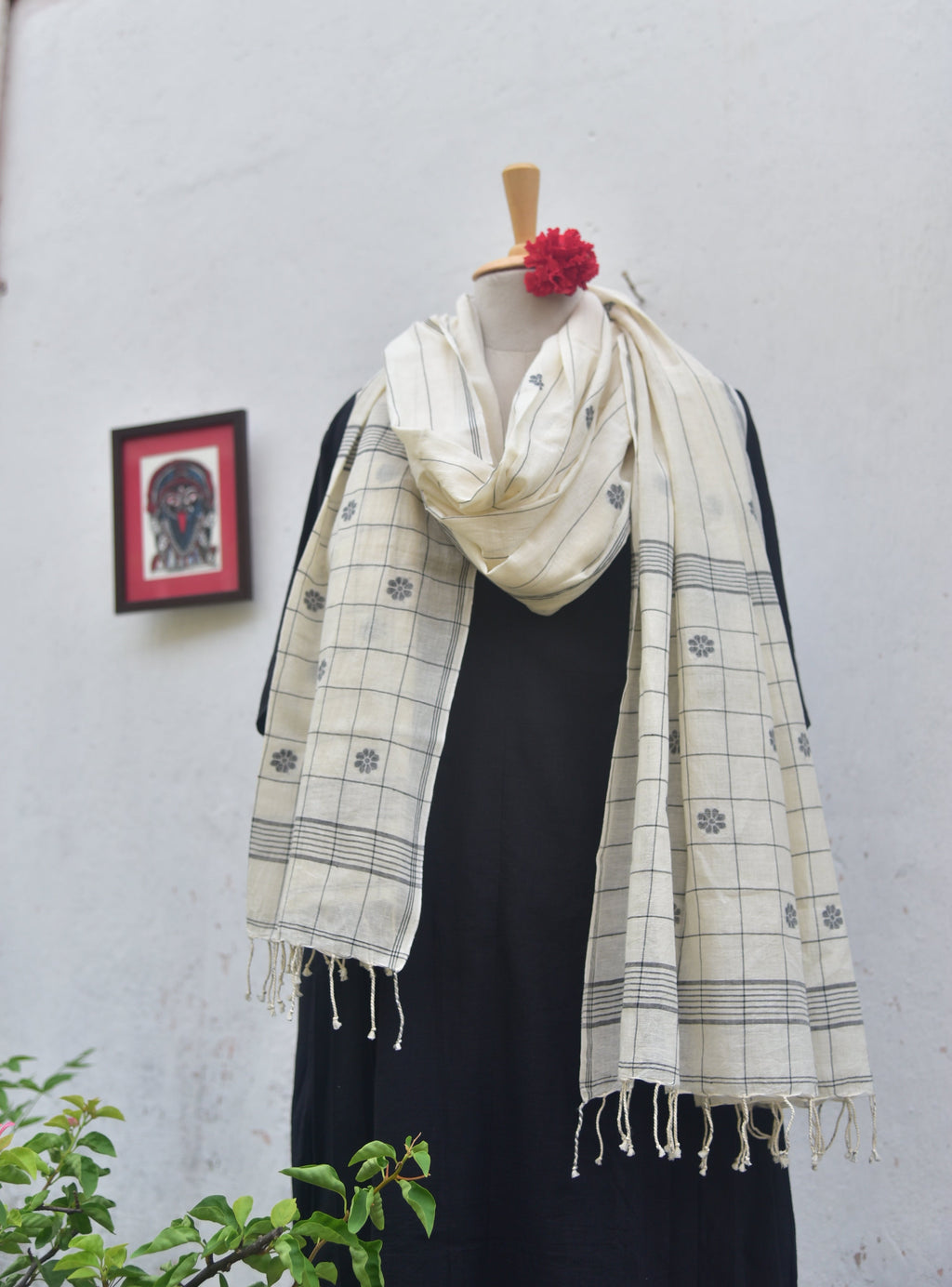 Soft handwoven Jamdani dupatta in black and white combination front view
