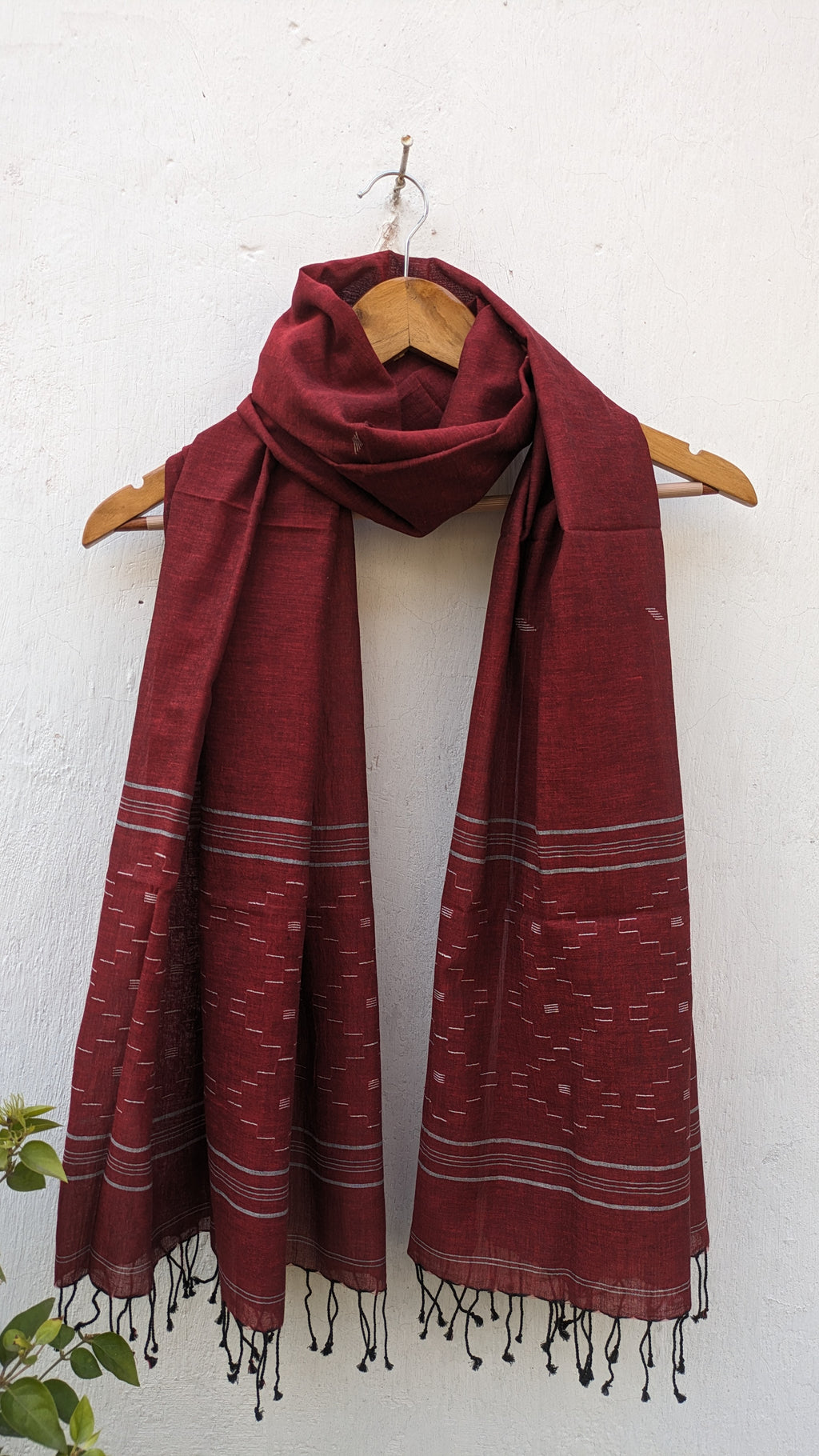 Handwoven Jamdani Stole - Maroon
